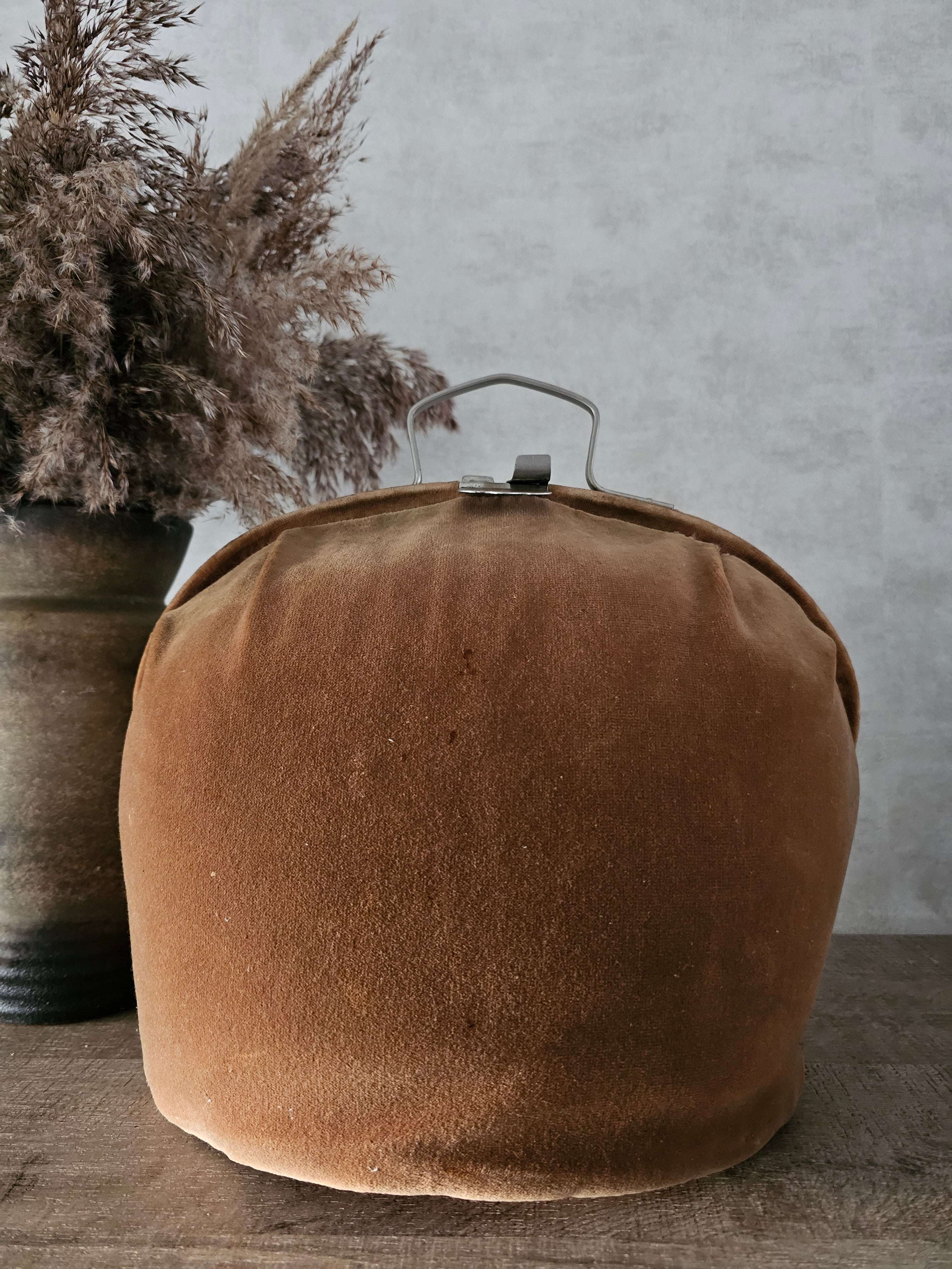 Bruine vintage theemuts / theebeurs