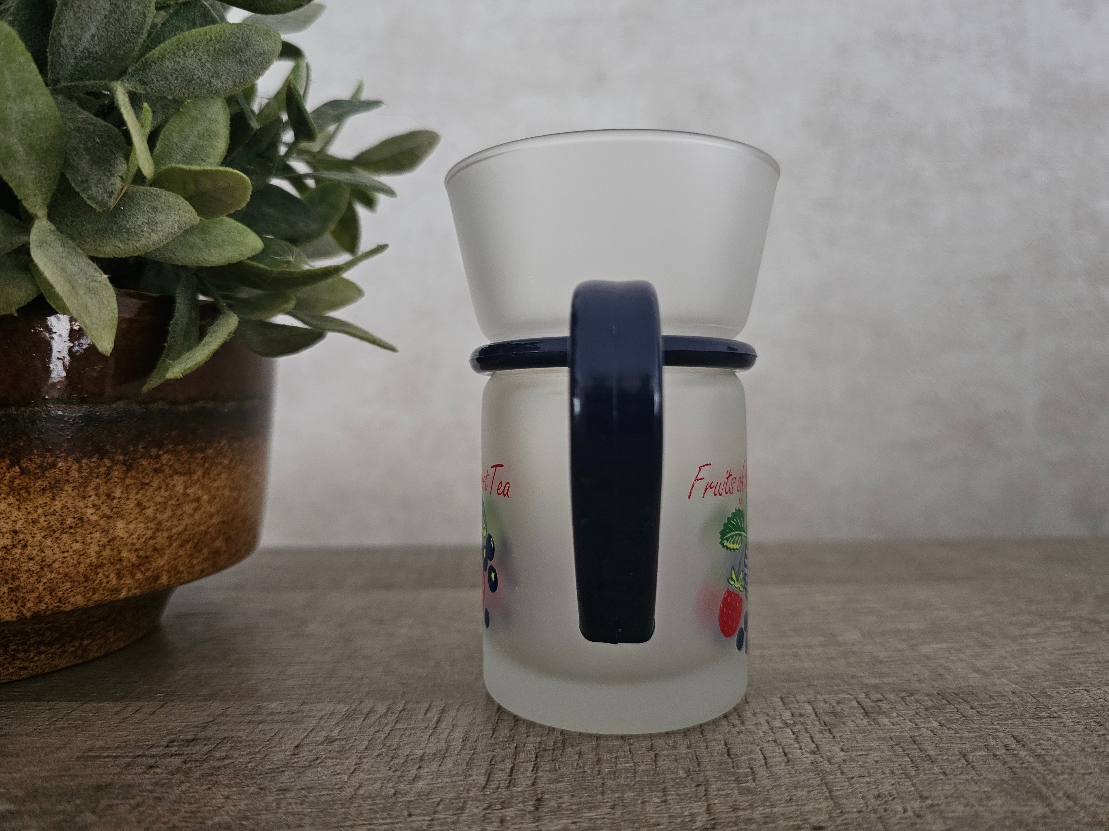 Thee beker matglas bosvruchten