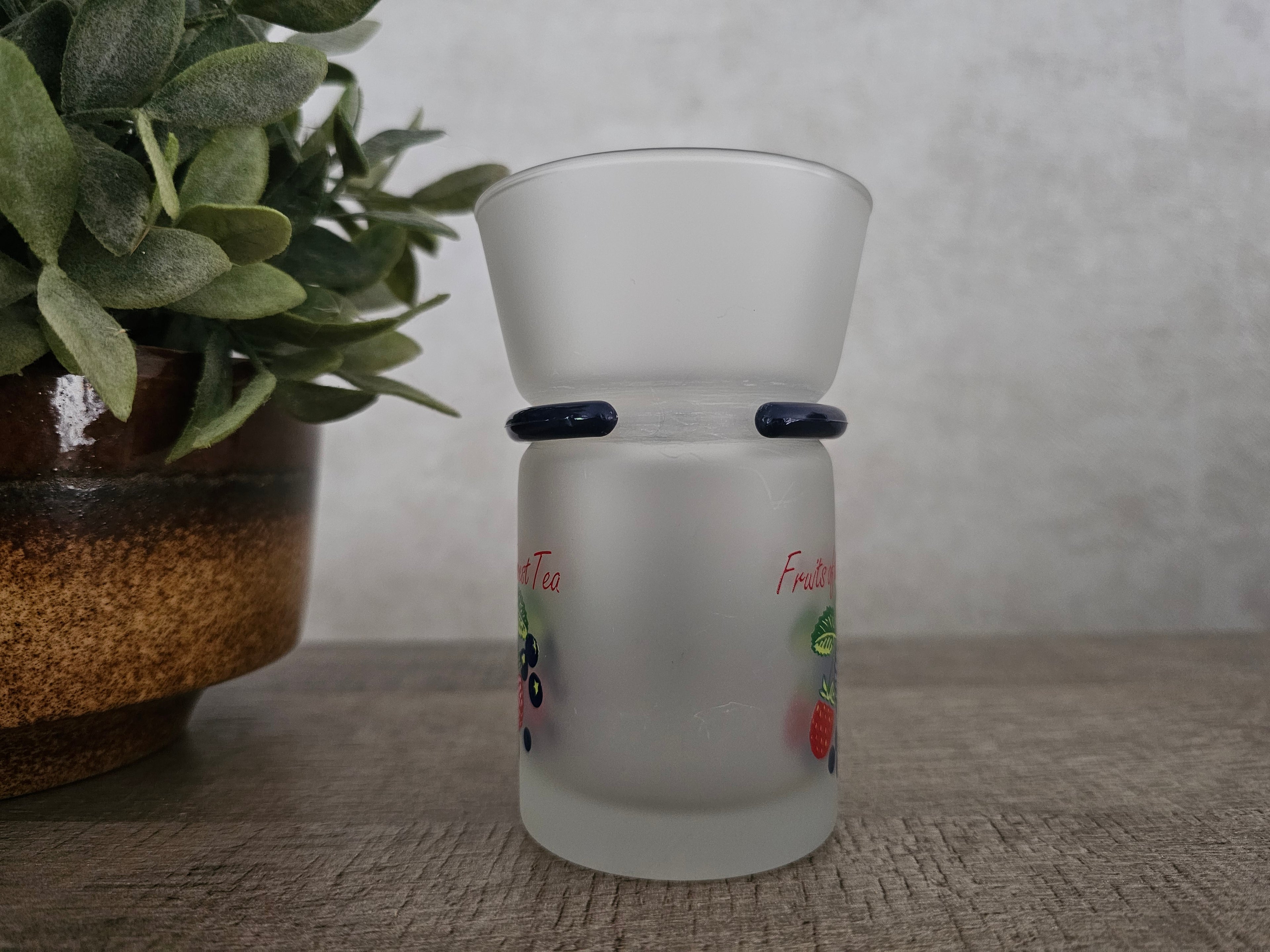 Thee beker matglas bosvruchten