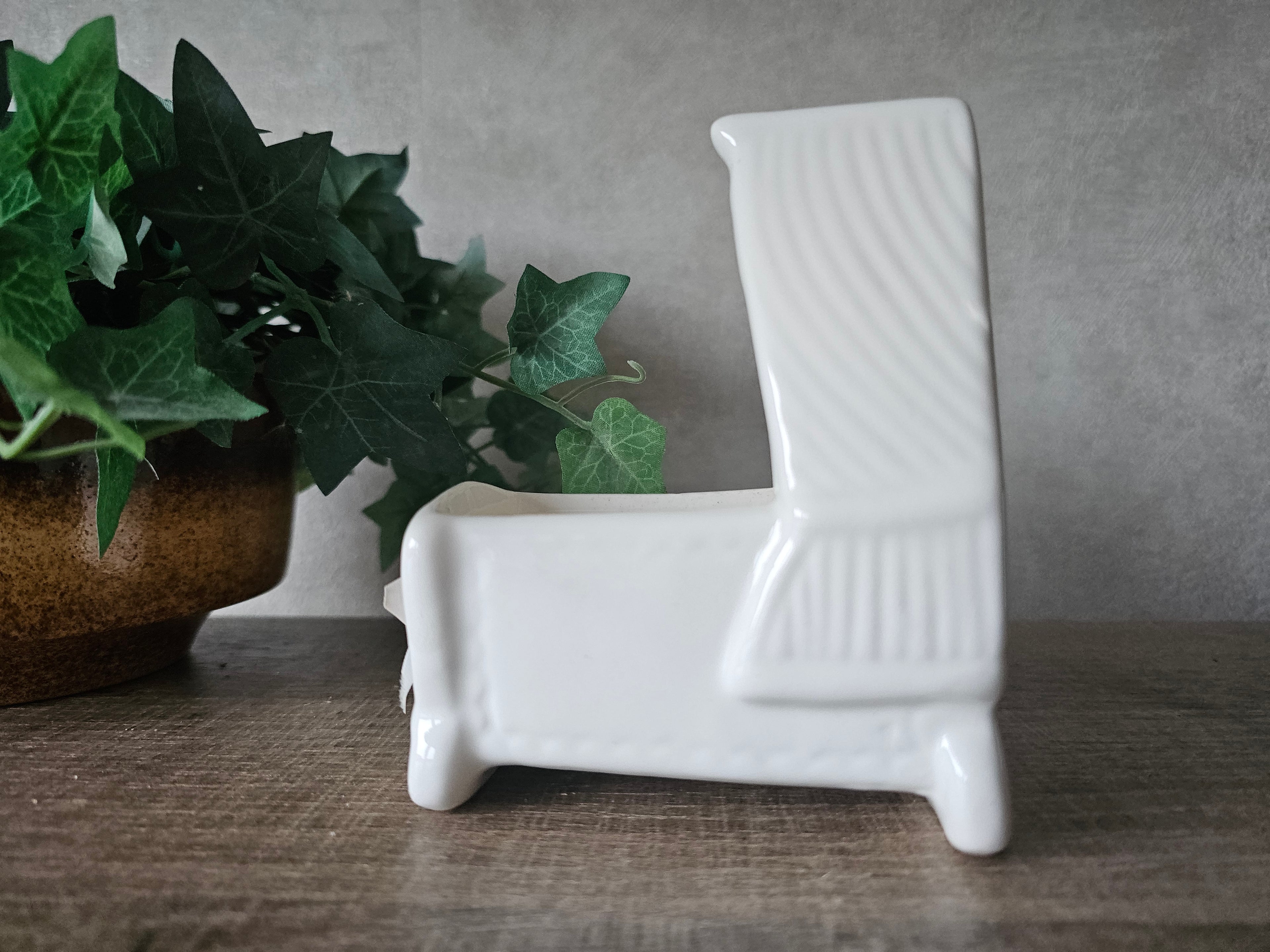 Bloempotje wit porseleinen wiegje