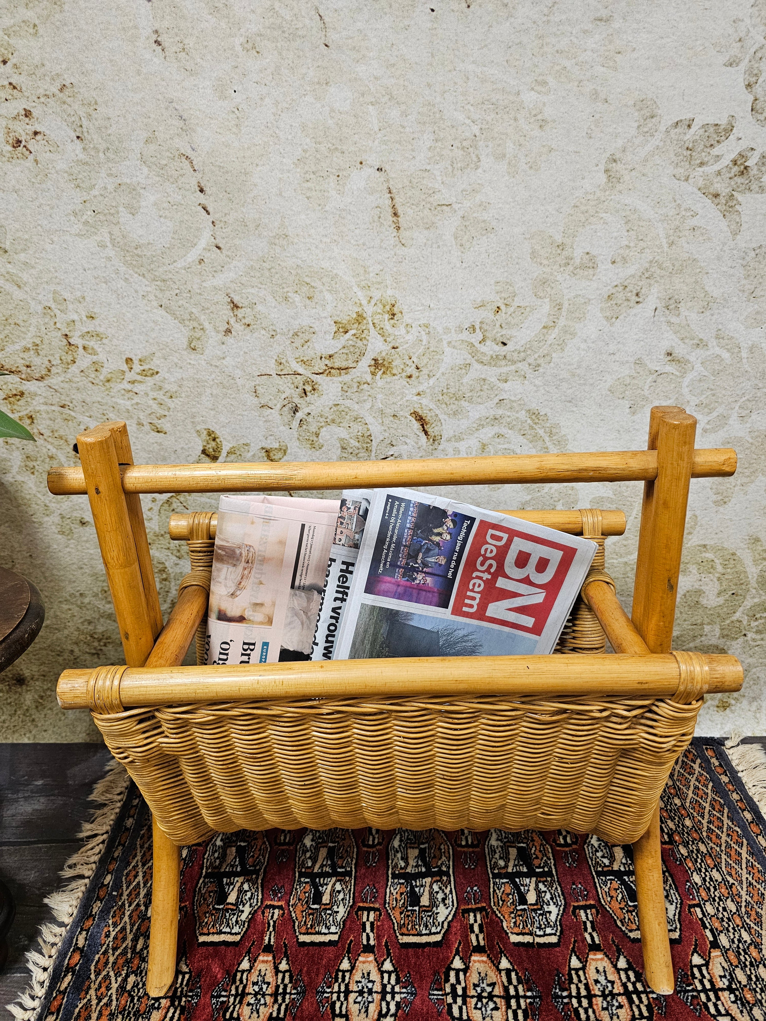 Rotan vintage lectuurmand