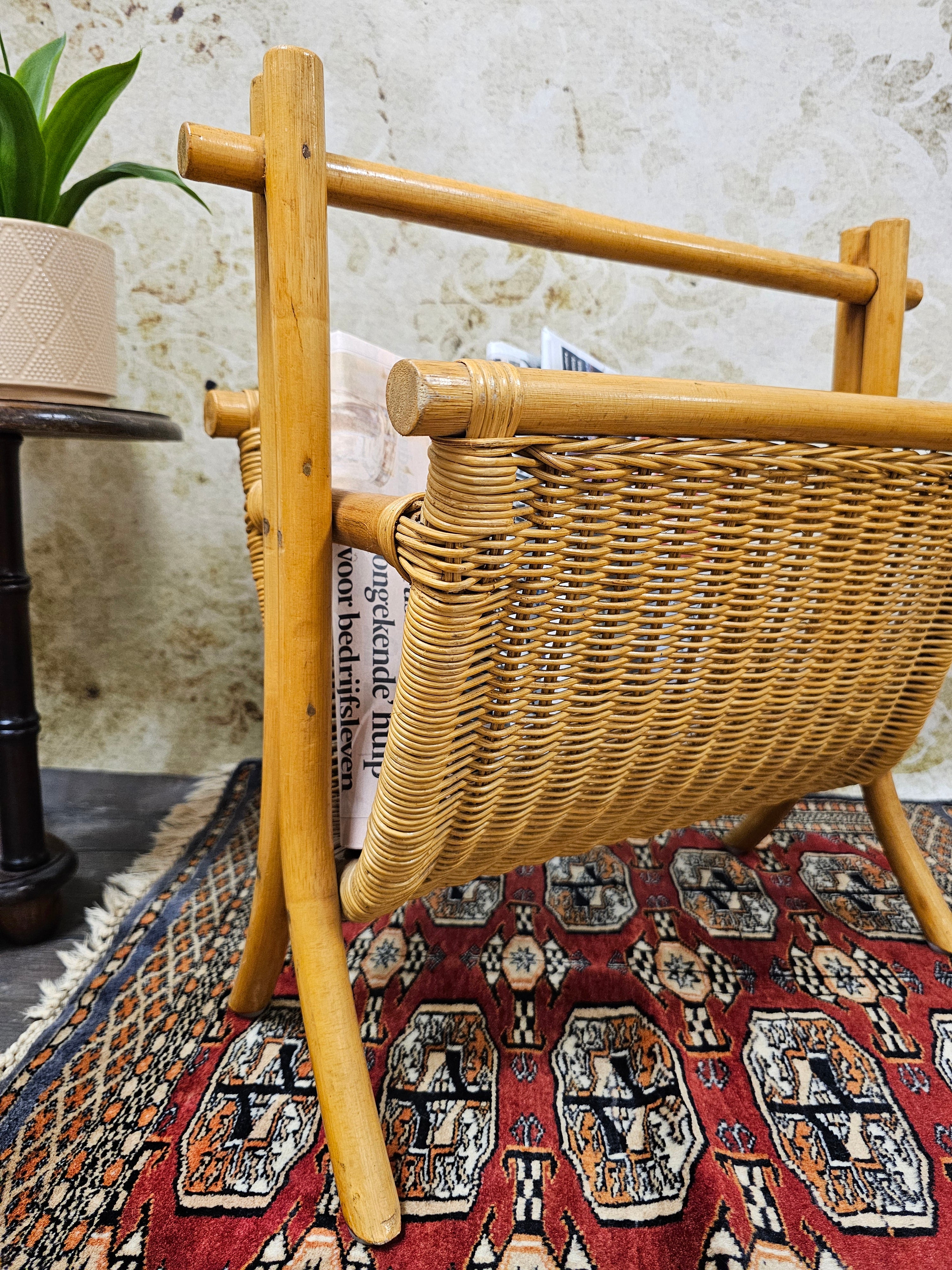 Rotan vintage lectuurmand