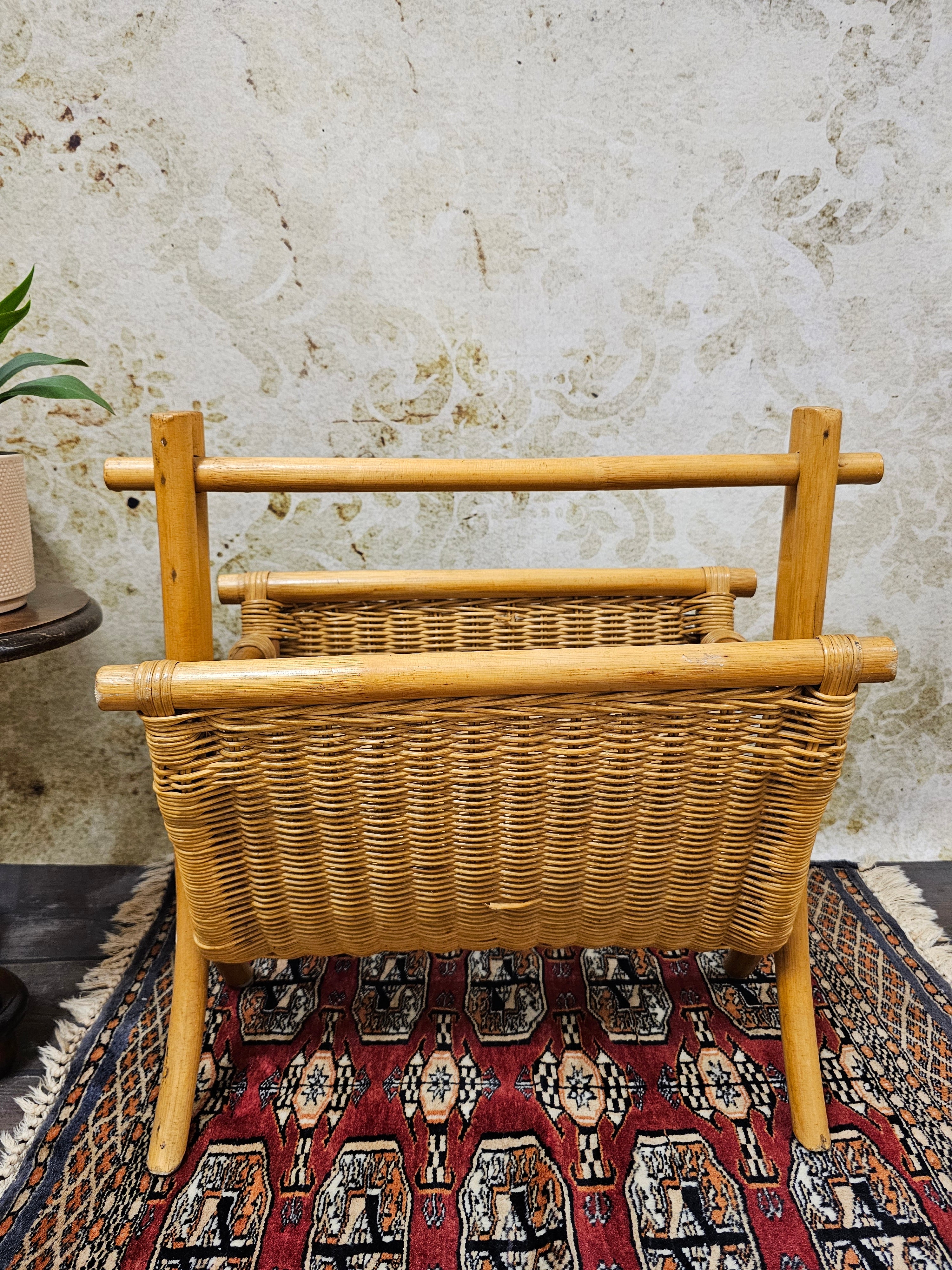 Rotan vintage lectuurmand