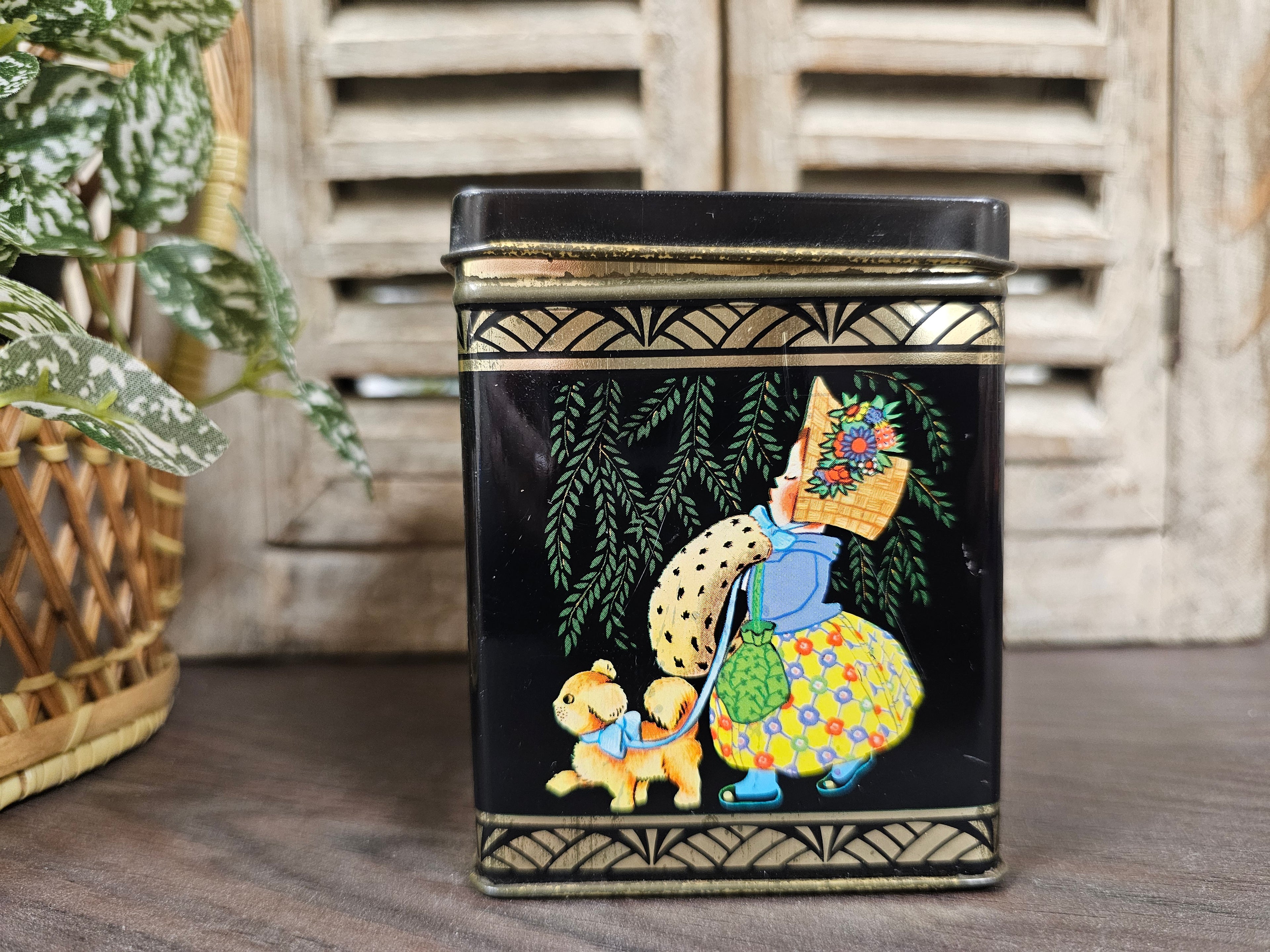 Vintage zwart blikje met meisje