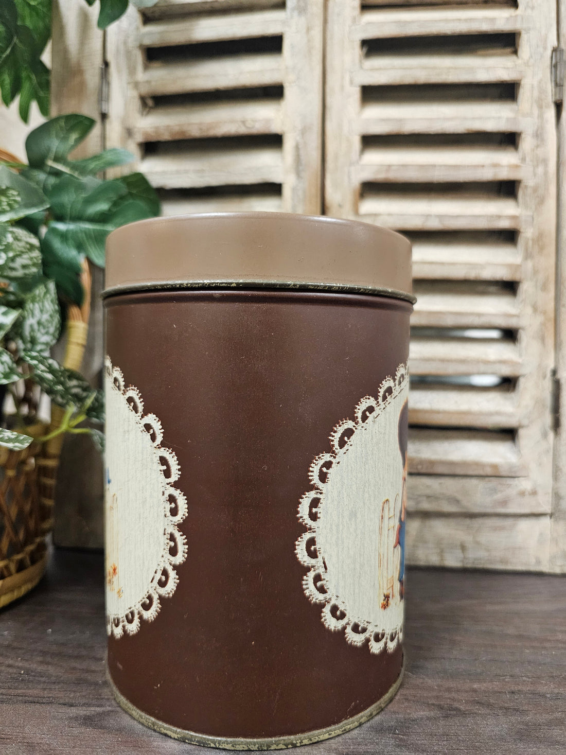 Miss Petticoat rond bruin blik – nostalgisch en sfeervol
