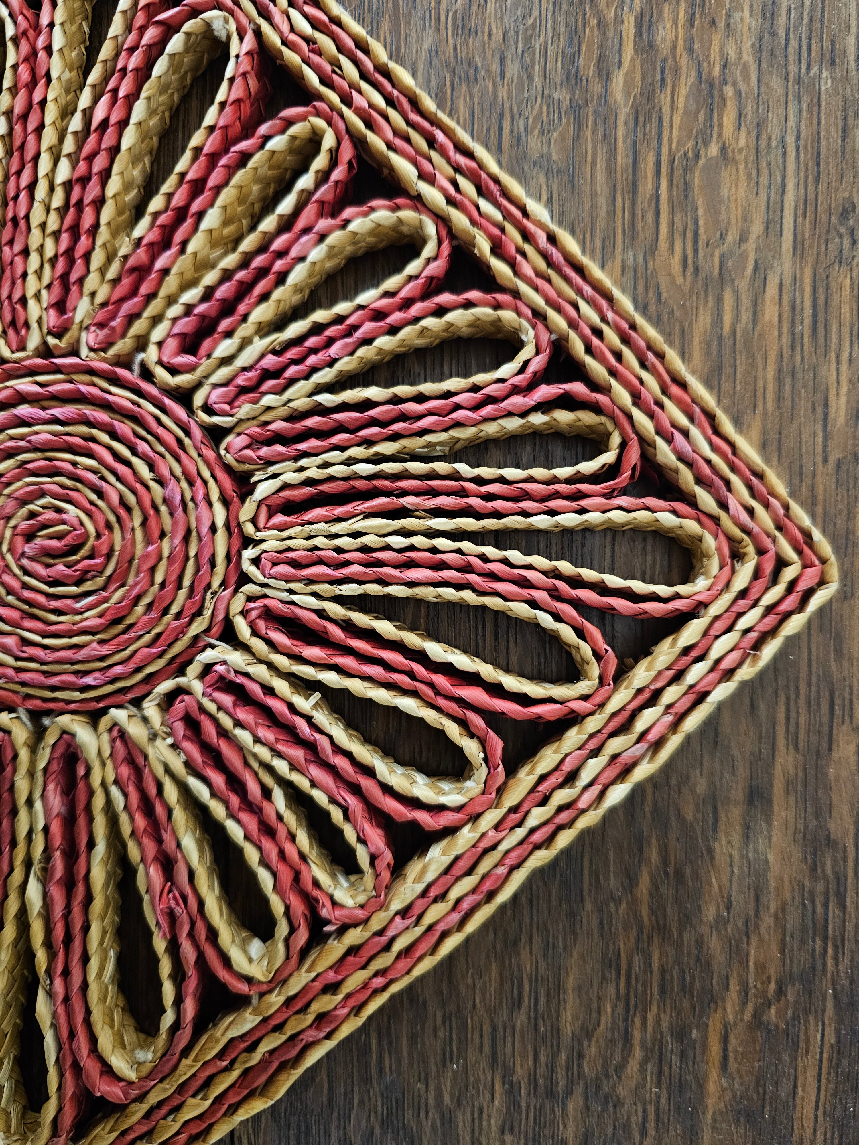 Raffia onderzetter vierkant rood goud