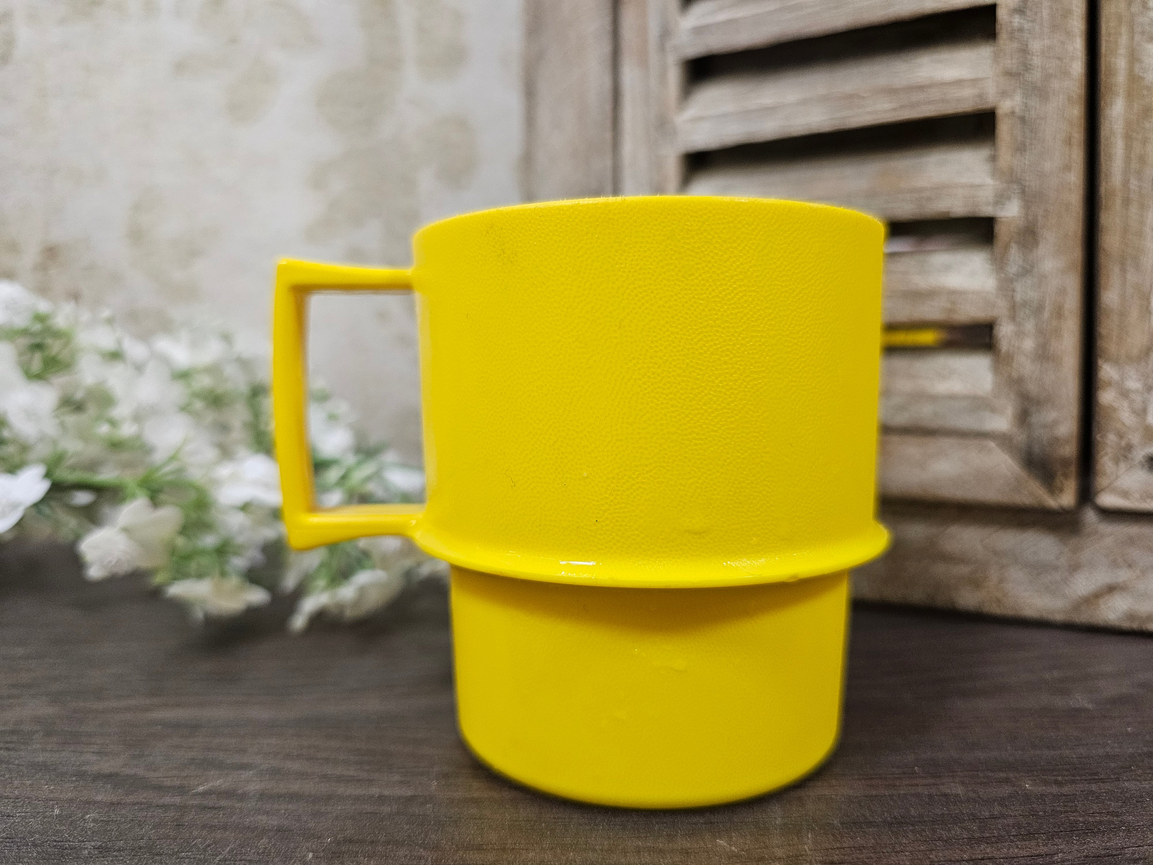 Tupperware gele koffie beker