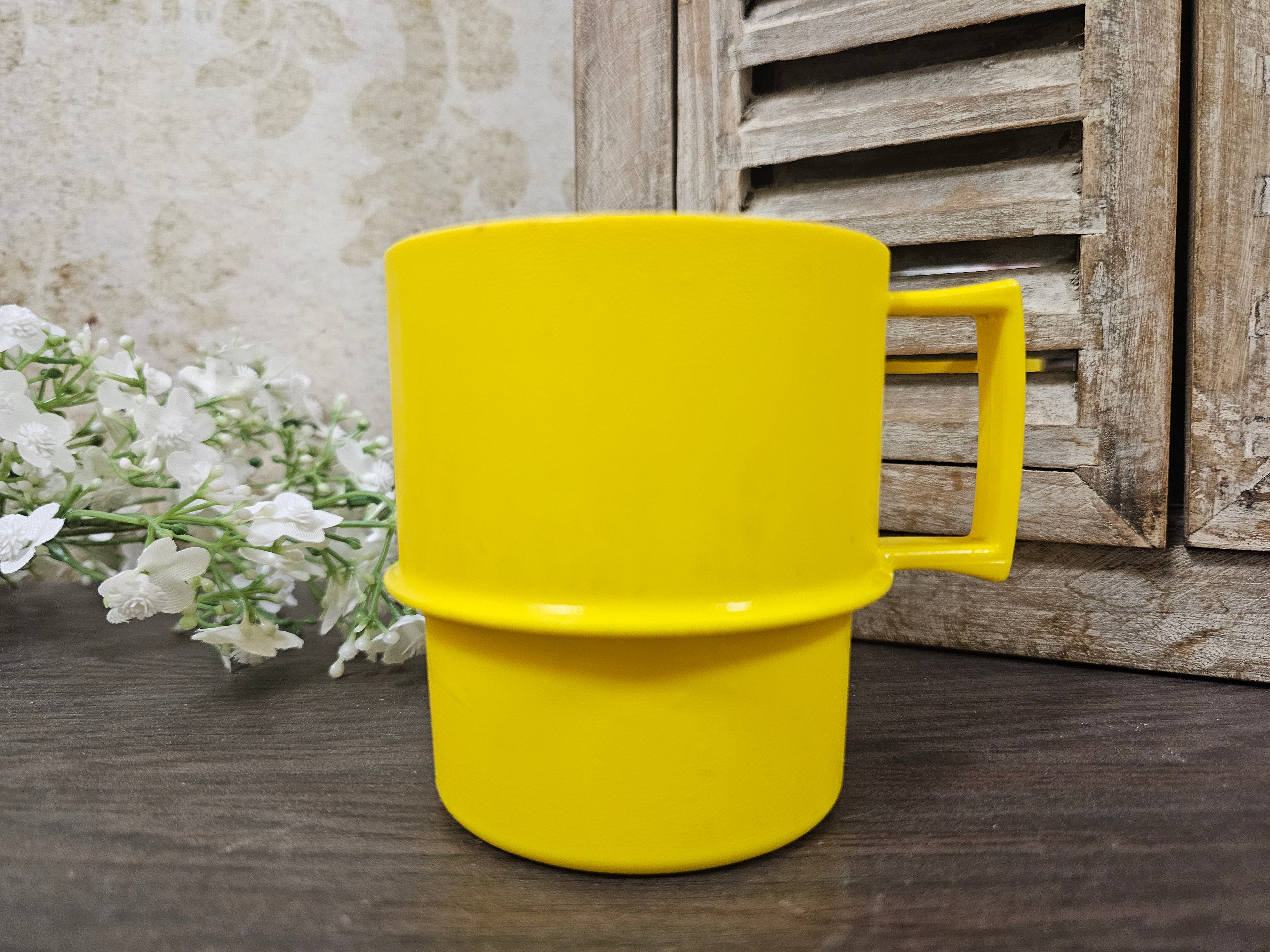 Tupperware gele koffie beker