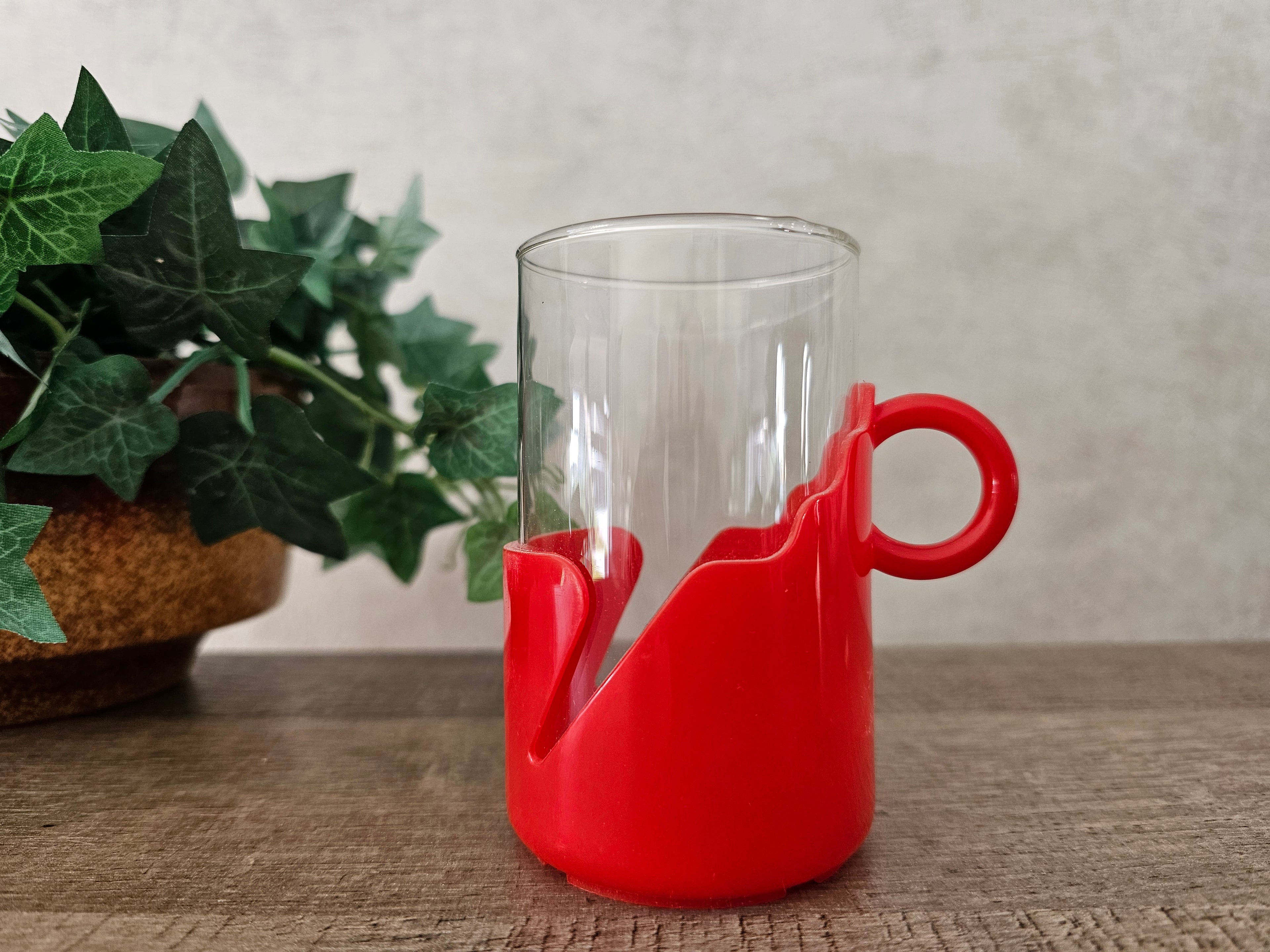 Thee glazen kunststof houder rood