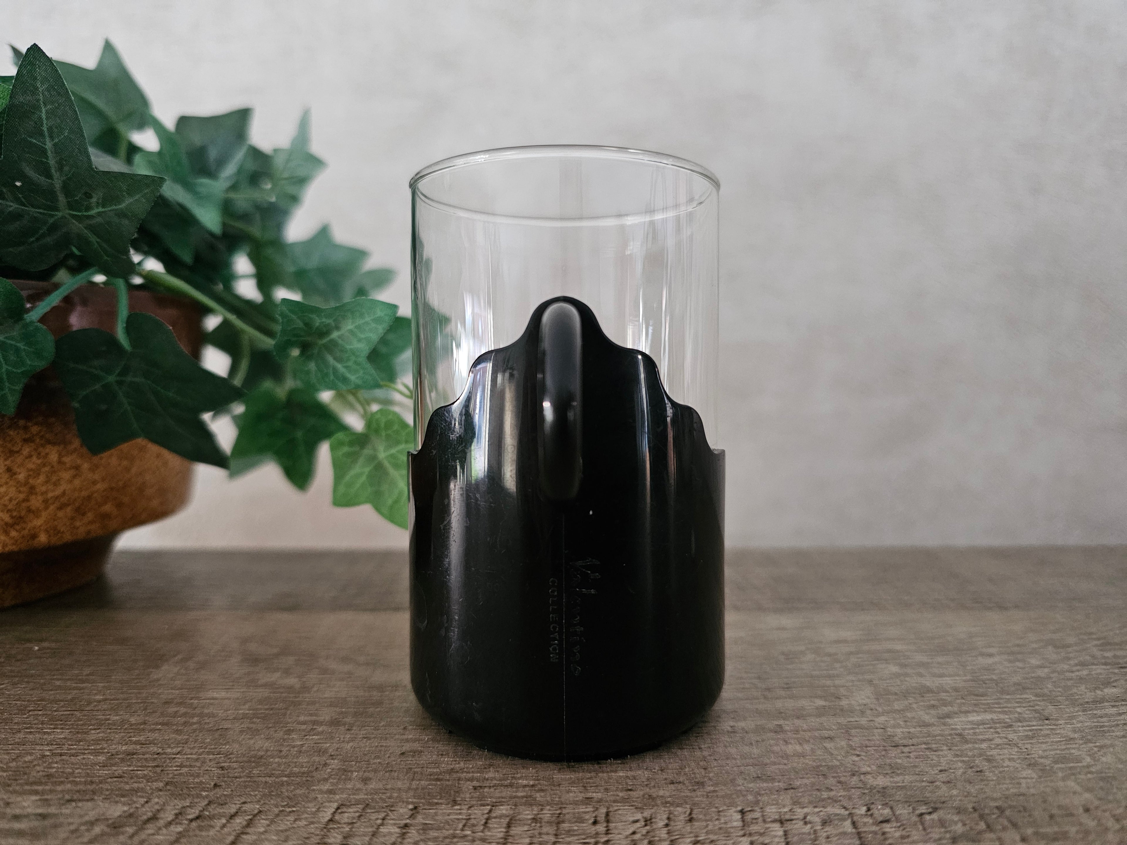 Thee glazen kunststof houder zwart