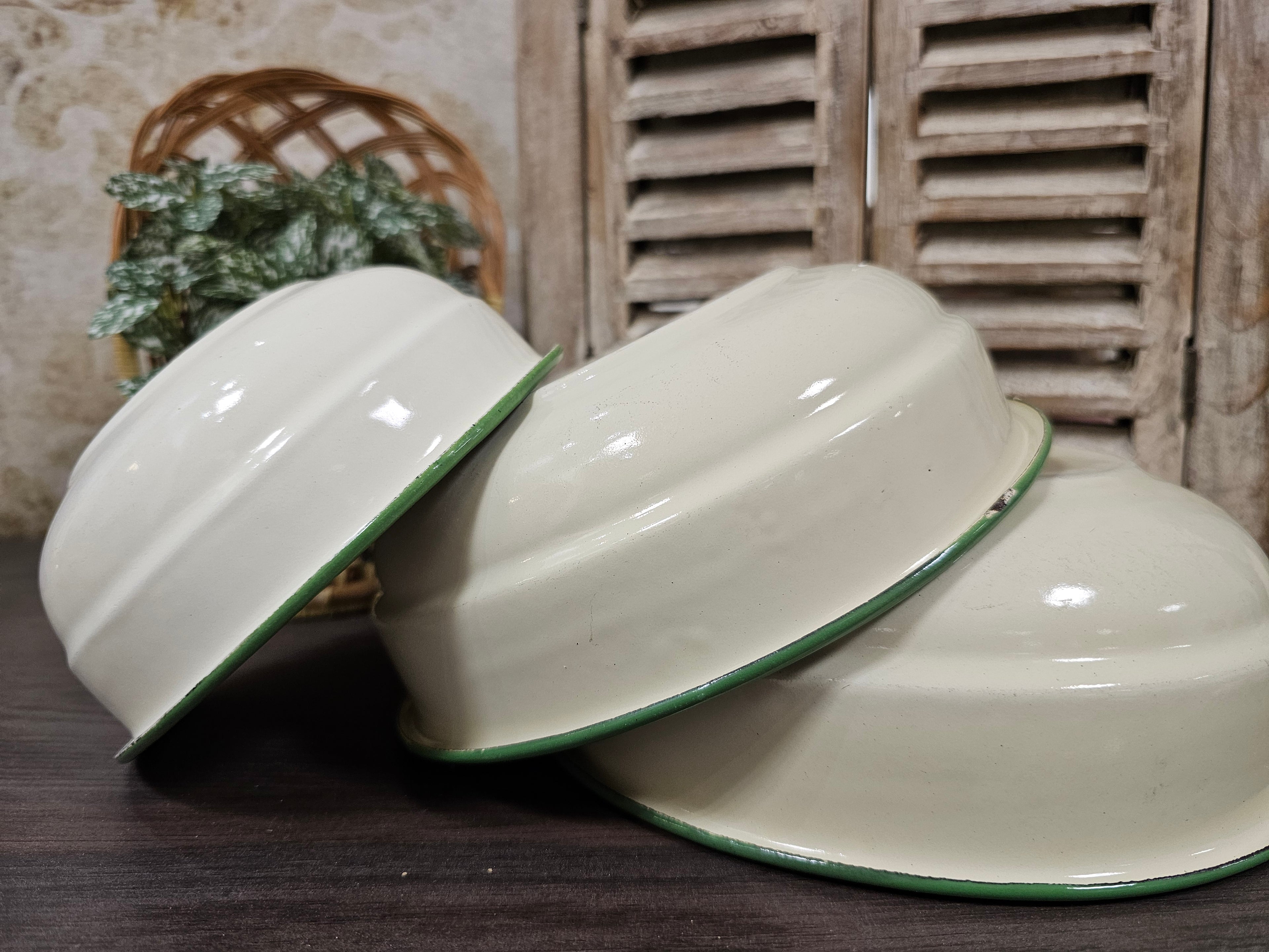 Emaille nestschalen creme groen