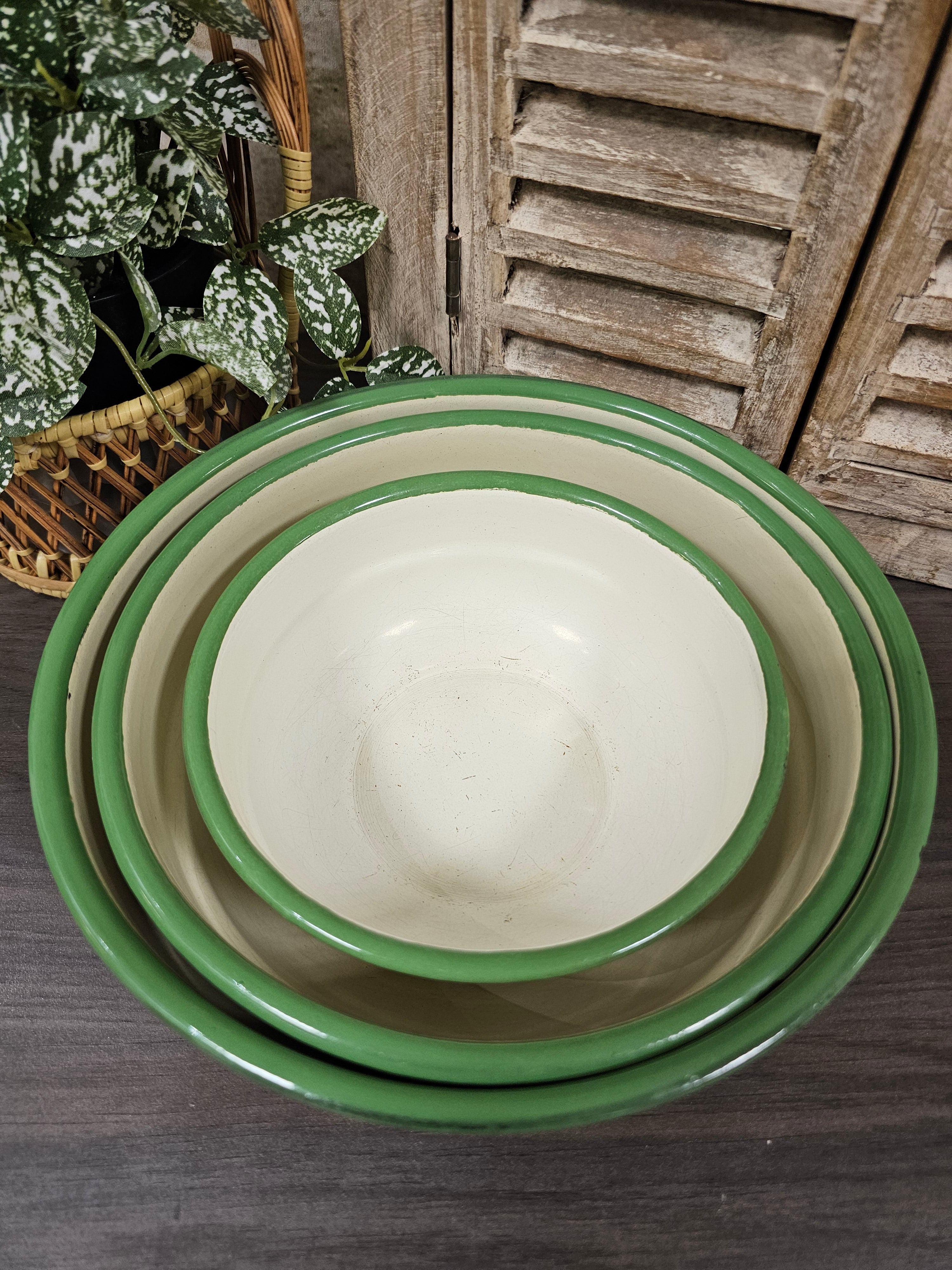 Emaille nestschalen creme groen