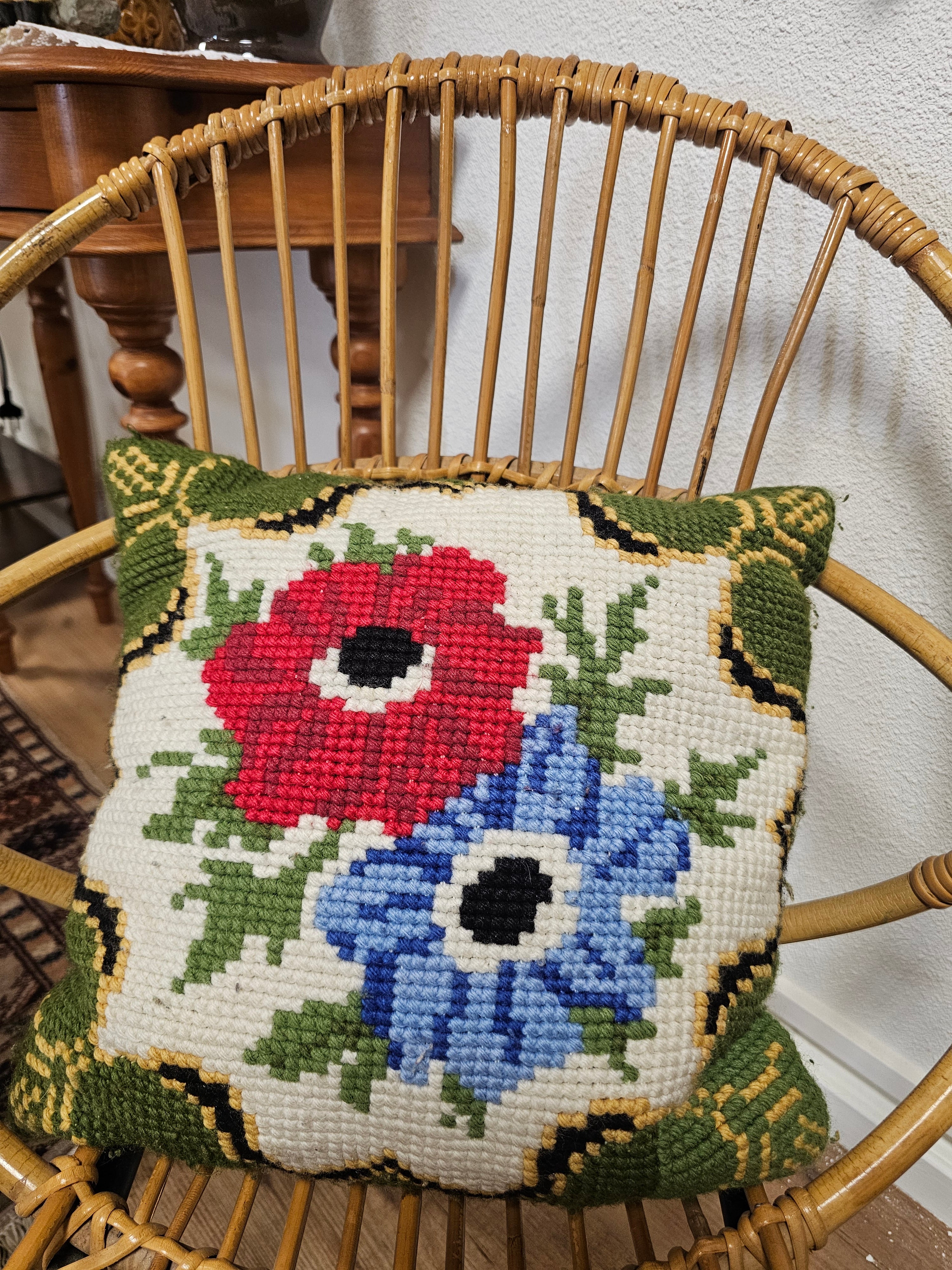 Geborduurd kussen bloemen