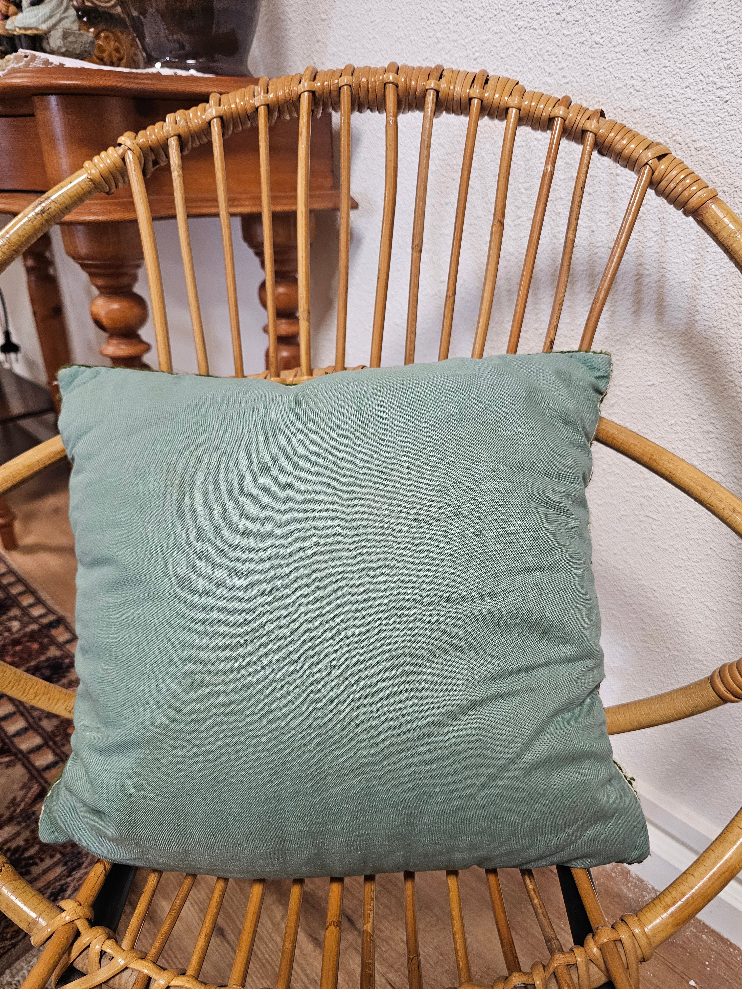 Geborduurd kussen bloemen