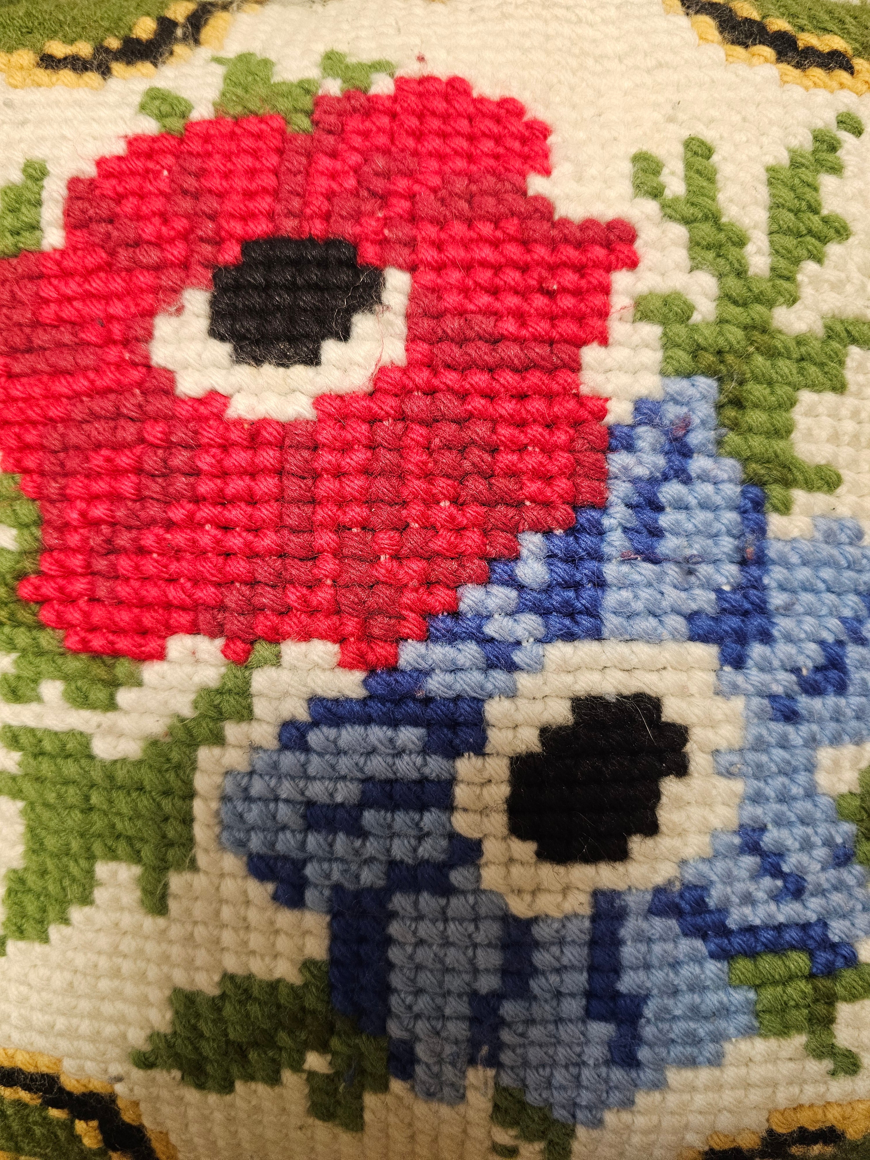 Geborduurd kussen bloemen