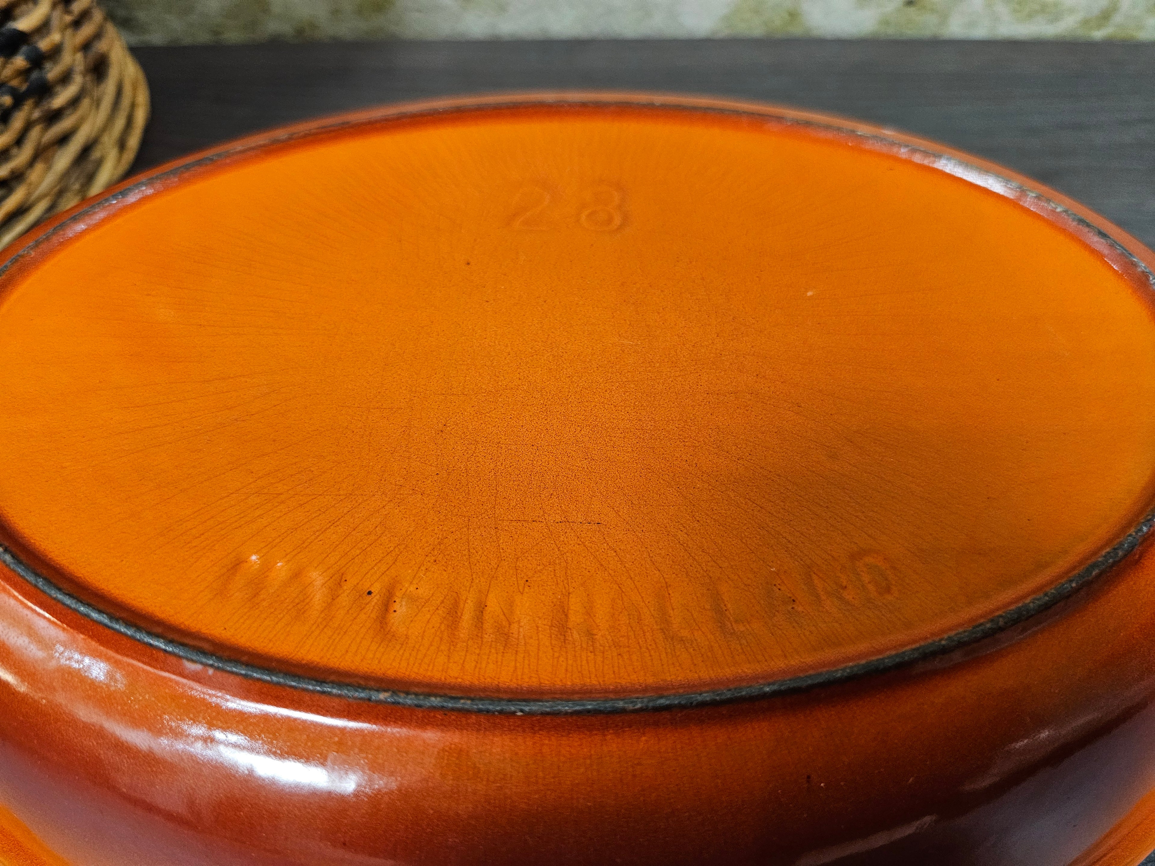 Dru gietijzeren oranje ovenschaal