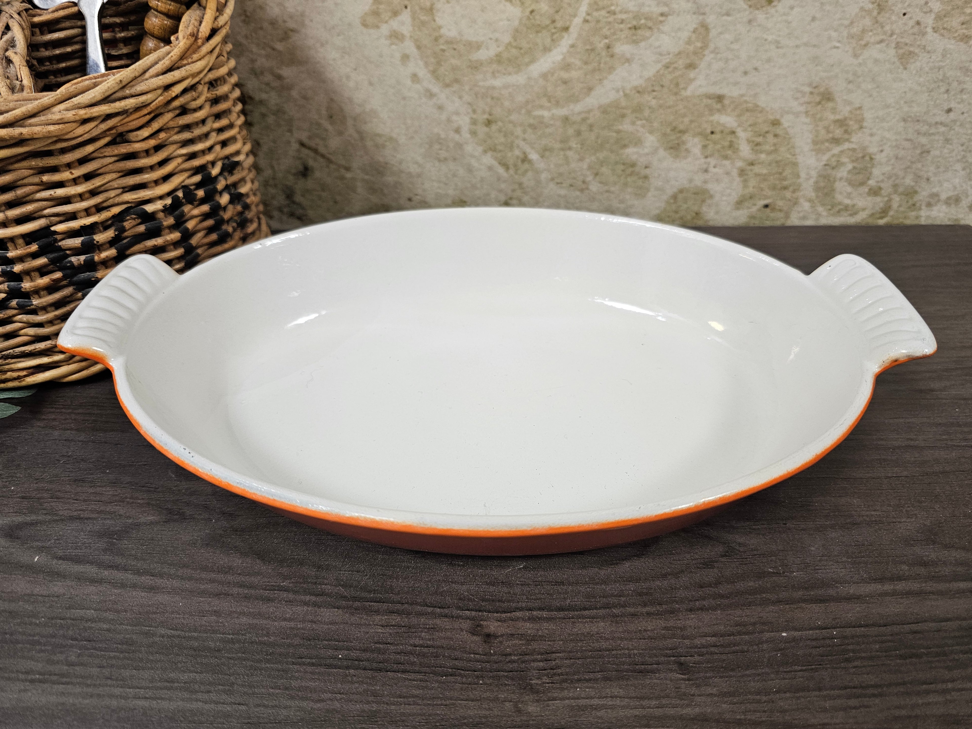 Dru gietijzeren oranje ovenschaal