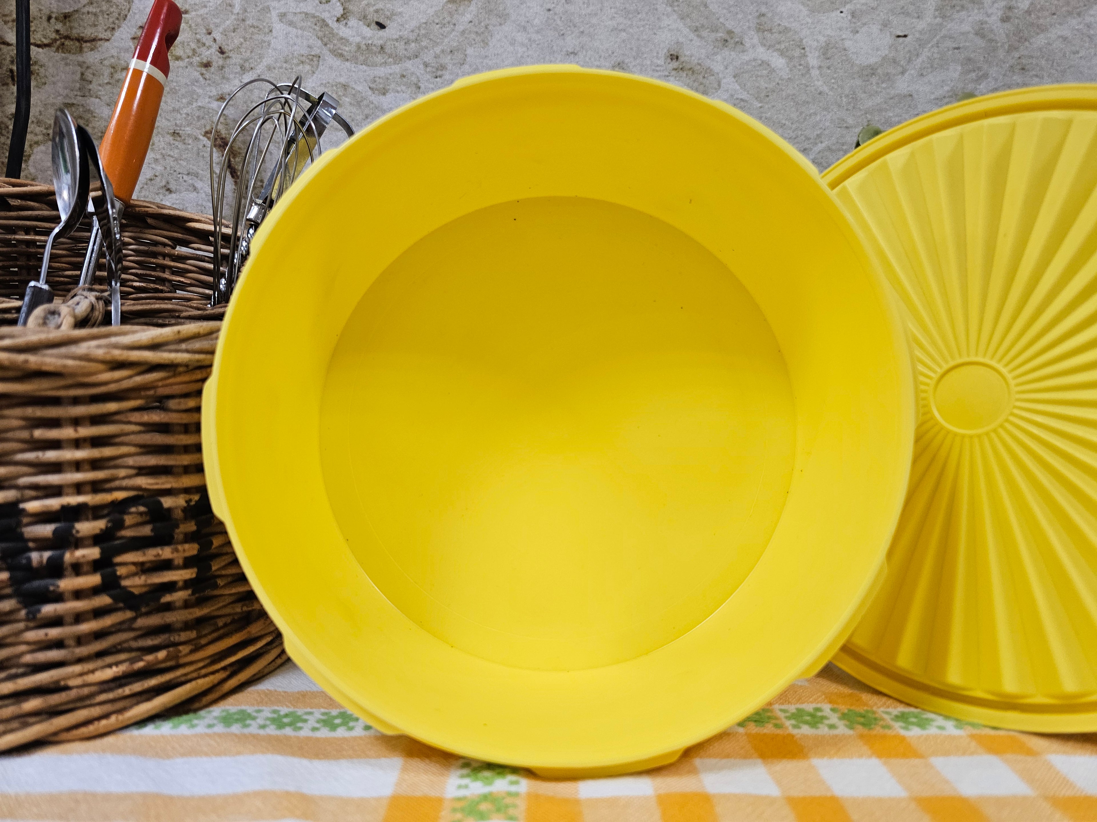 Tupperware gele koektrommel