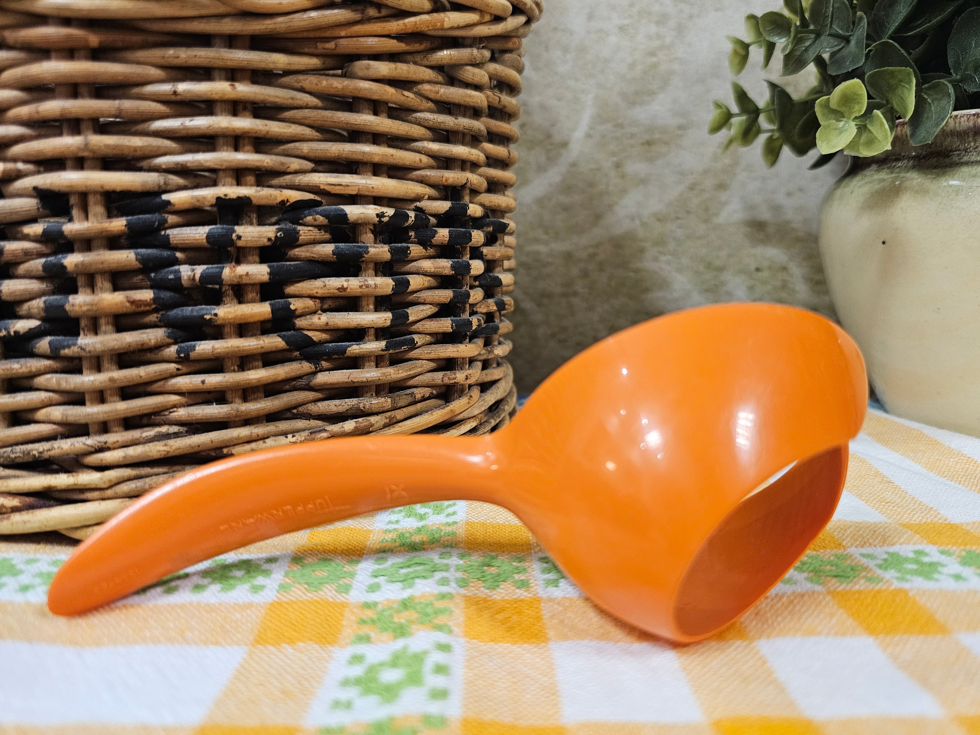 Tupperware eierlepel oranje vintage kunststof lepel