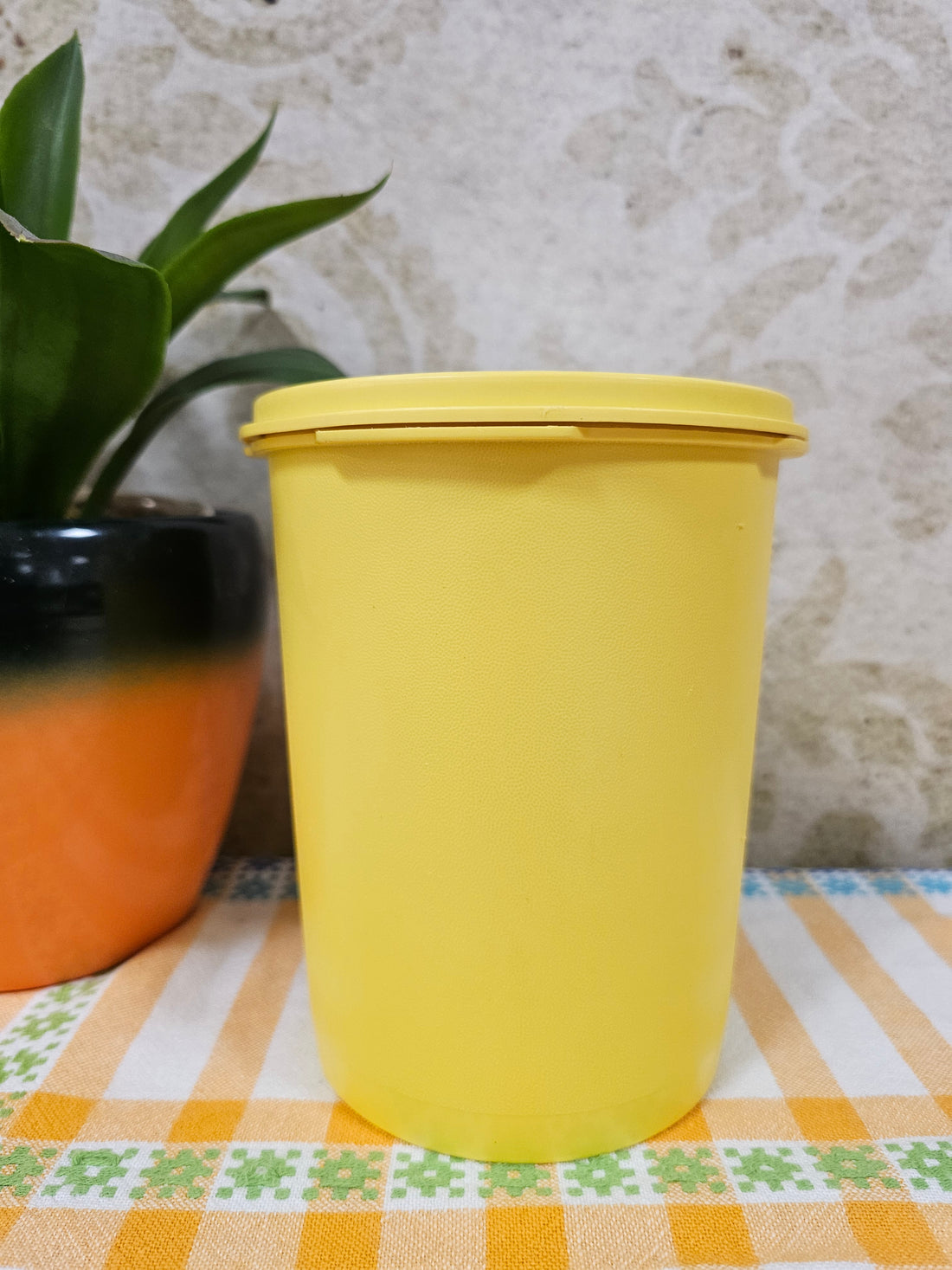 Tupperware gele trommel 15,5 cm