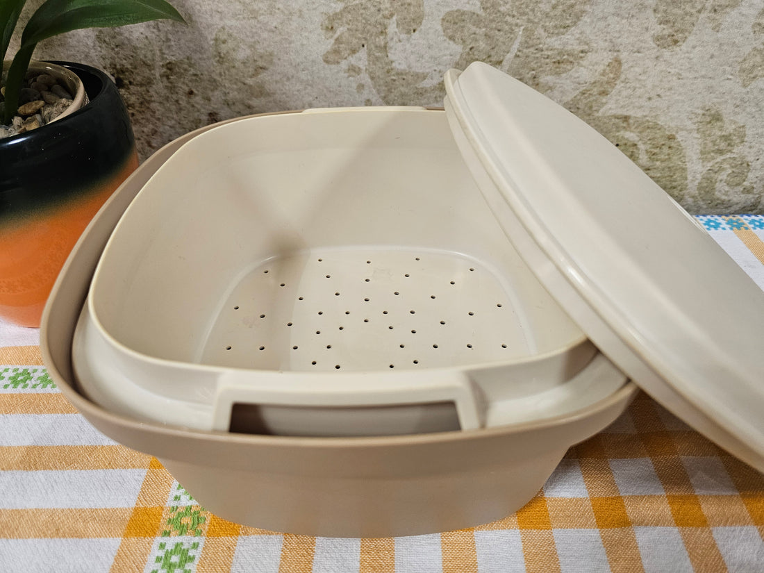 Tupperware beige serveerwonder met vergiet