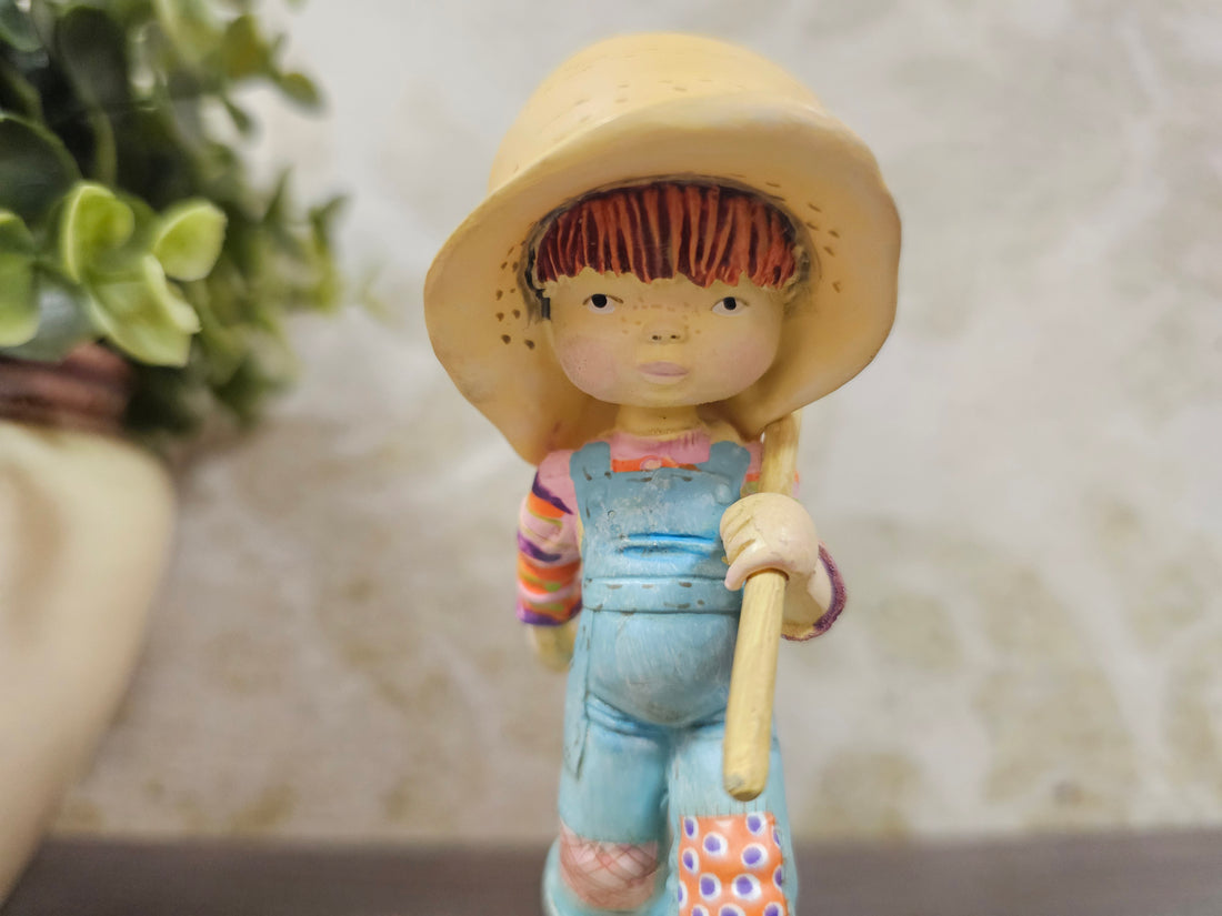 Sarah Kay meisje met hooivork