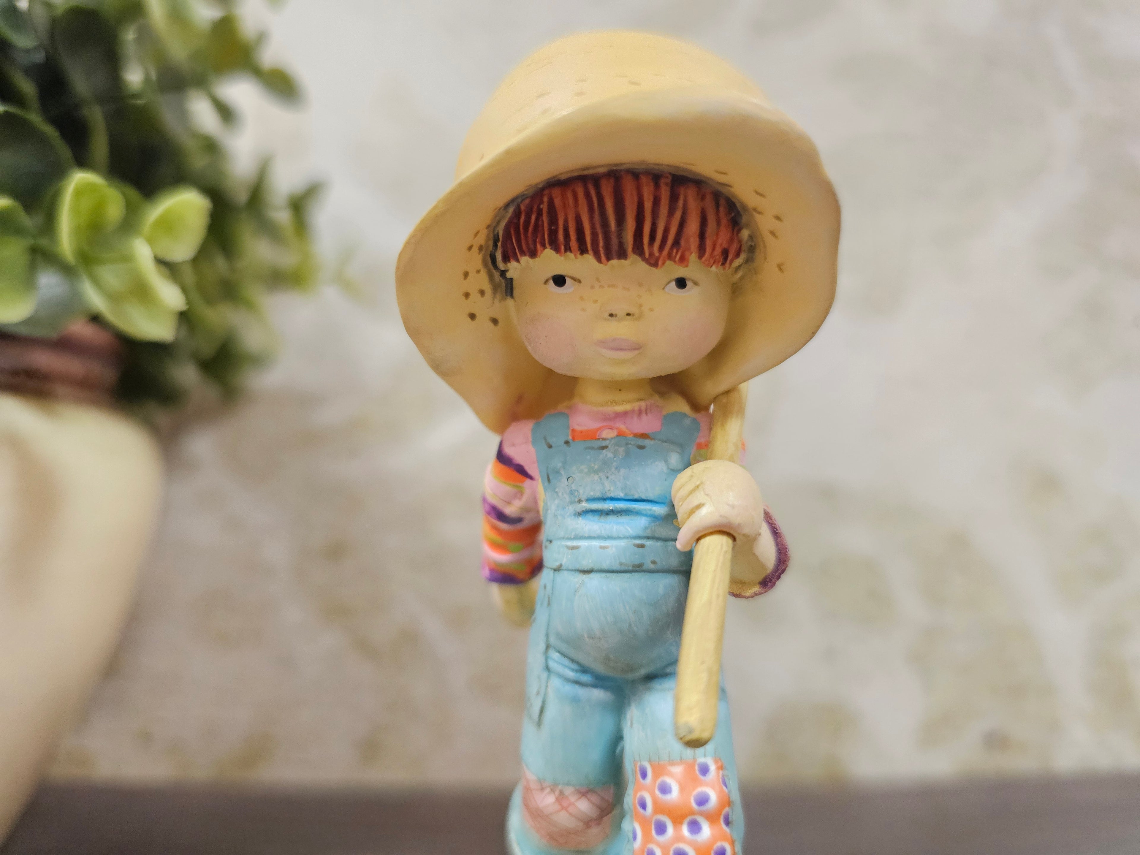 Sarah Kay meisje met hooivork