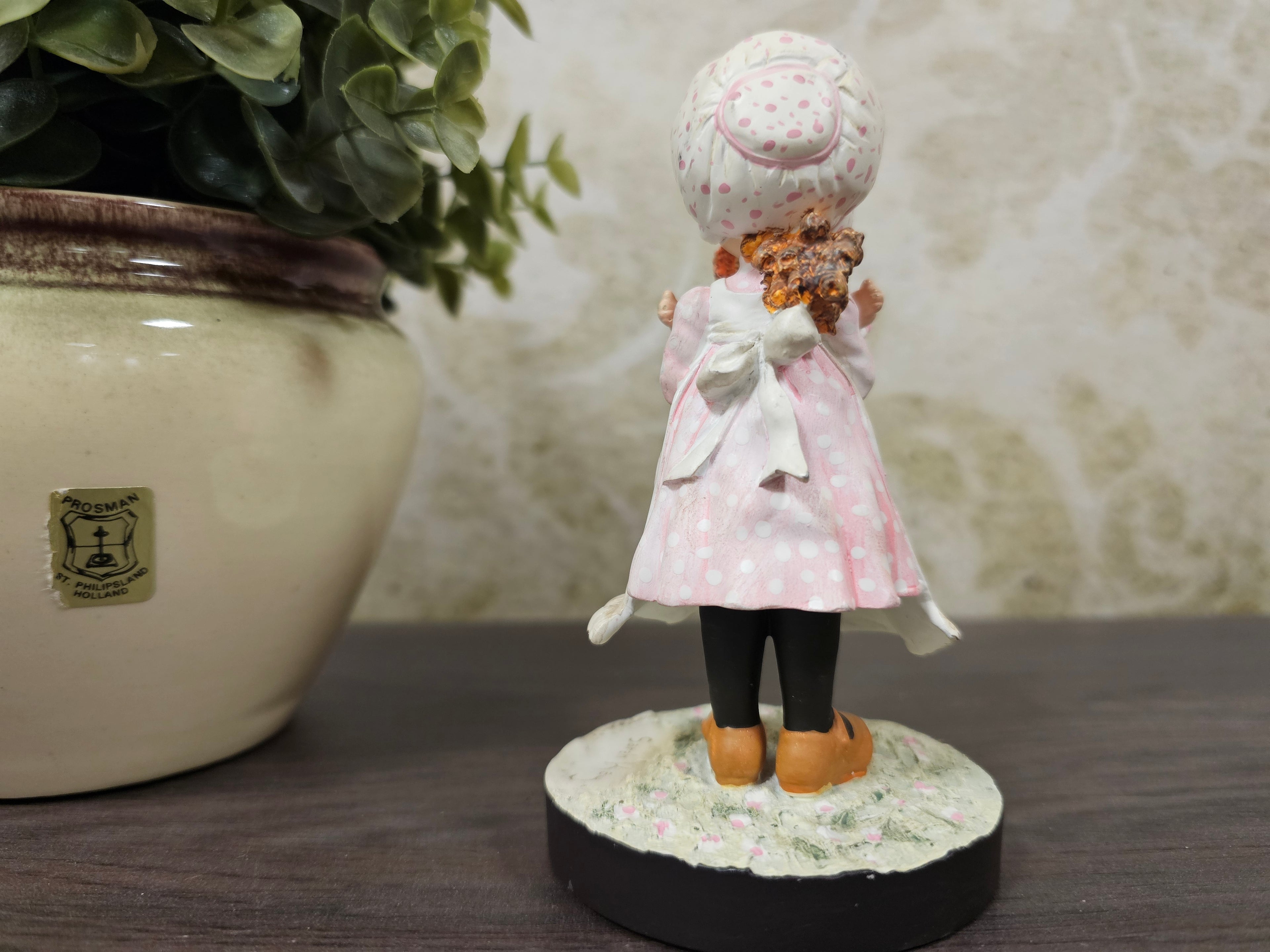 Sarah Kay meisje met pop