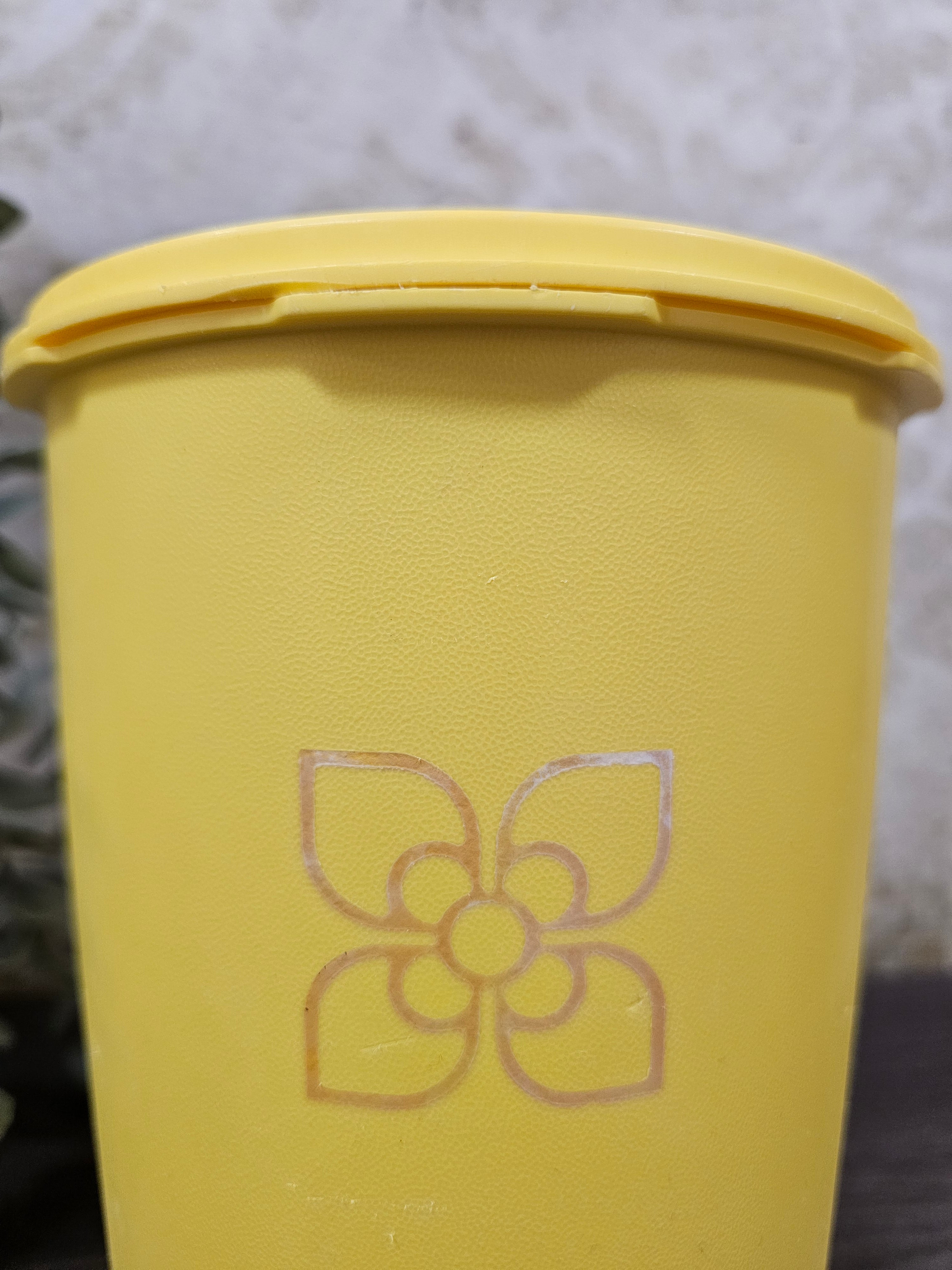 Tupperware gele trommel sterdeksel