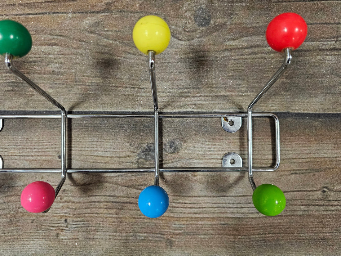 Kapstok gekleurde bollen