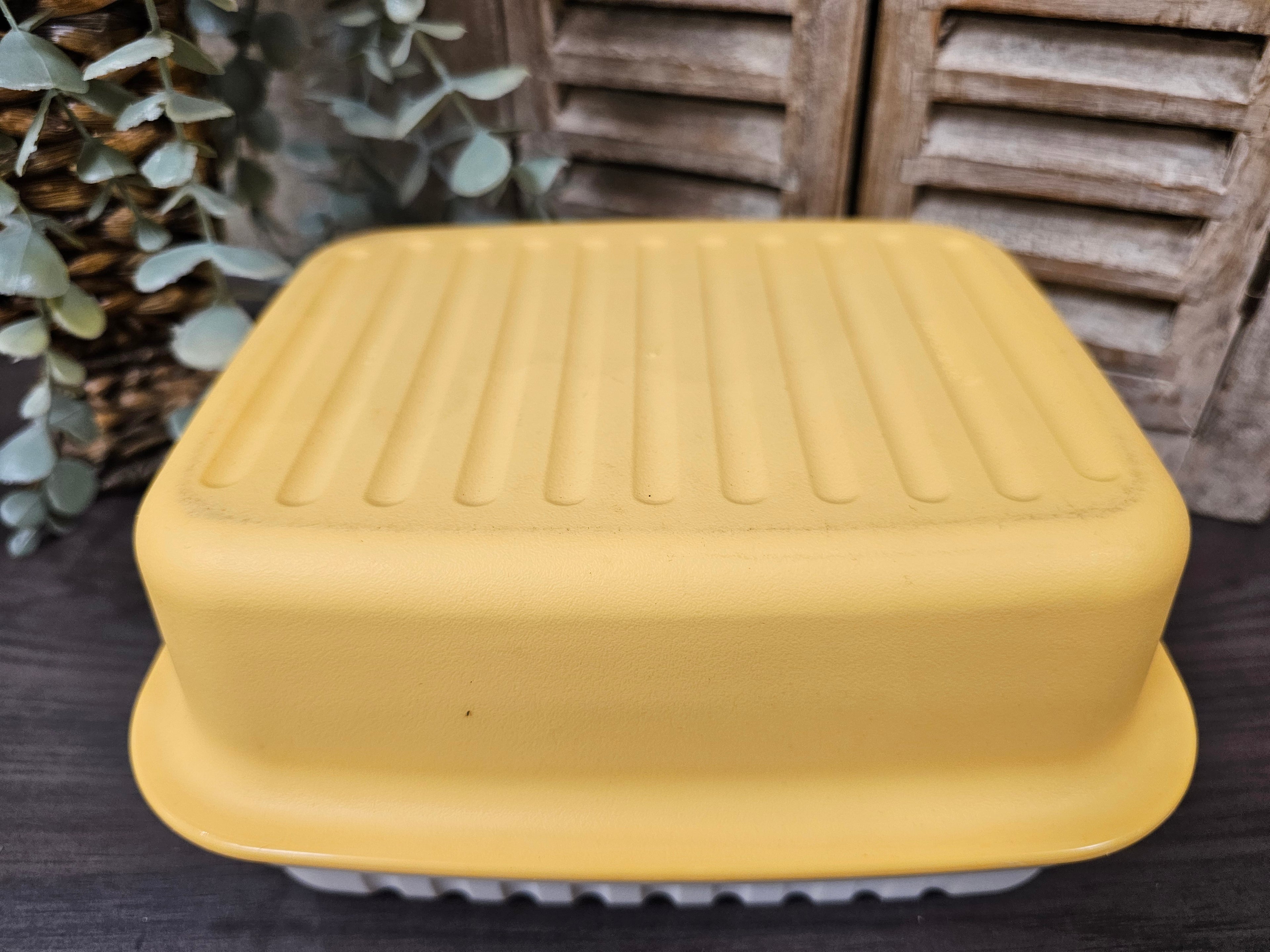 Tupperware kornuit kaasdoos geel