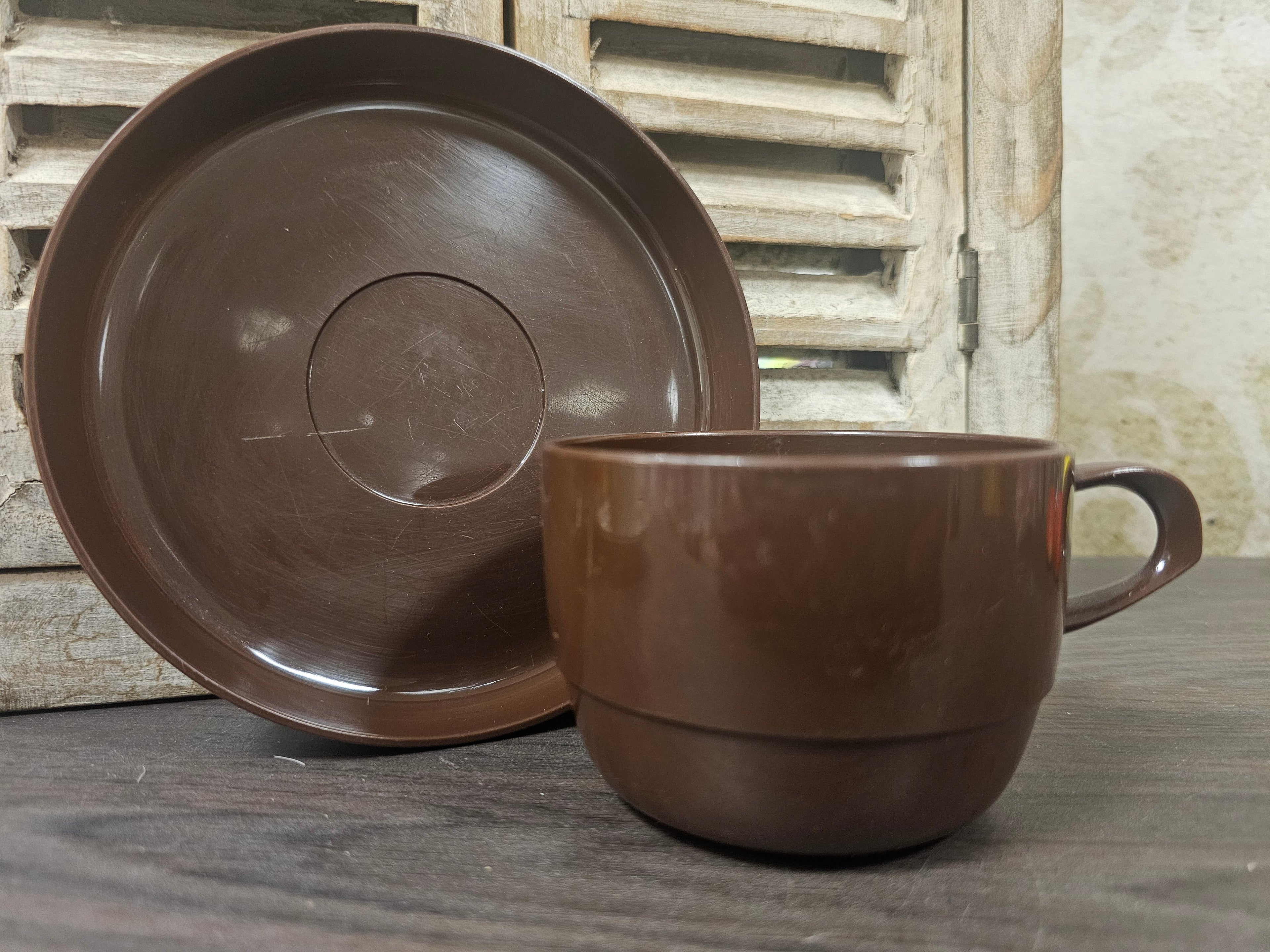 Mepal kop en schotel bruin