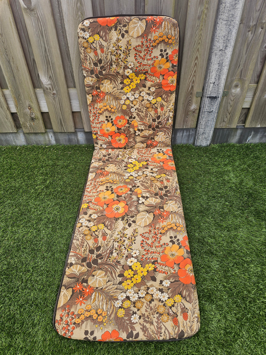 Stretcher kussen bruin oranje gebloemd