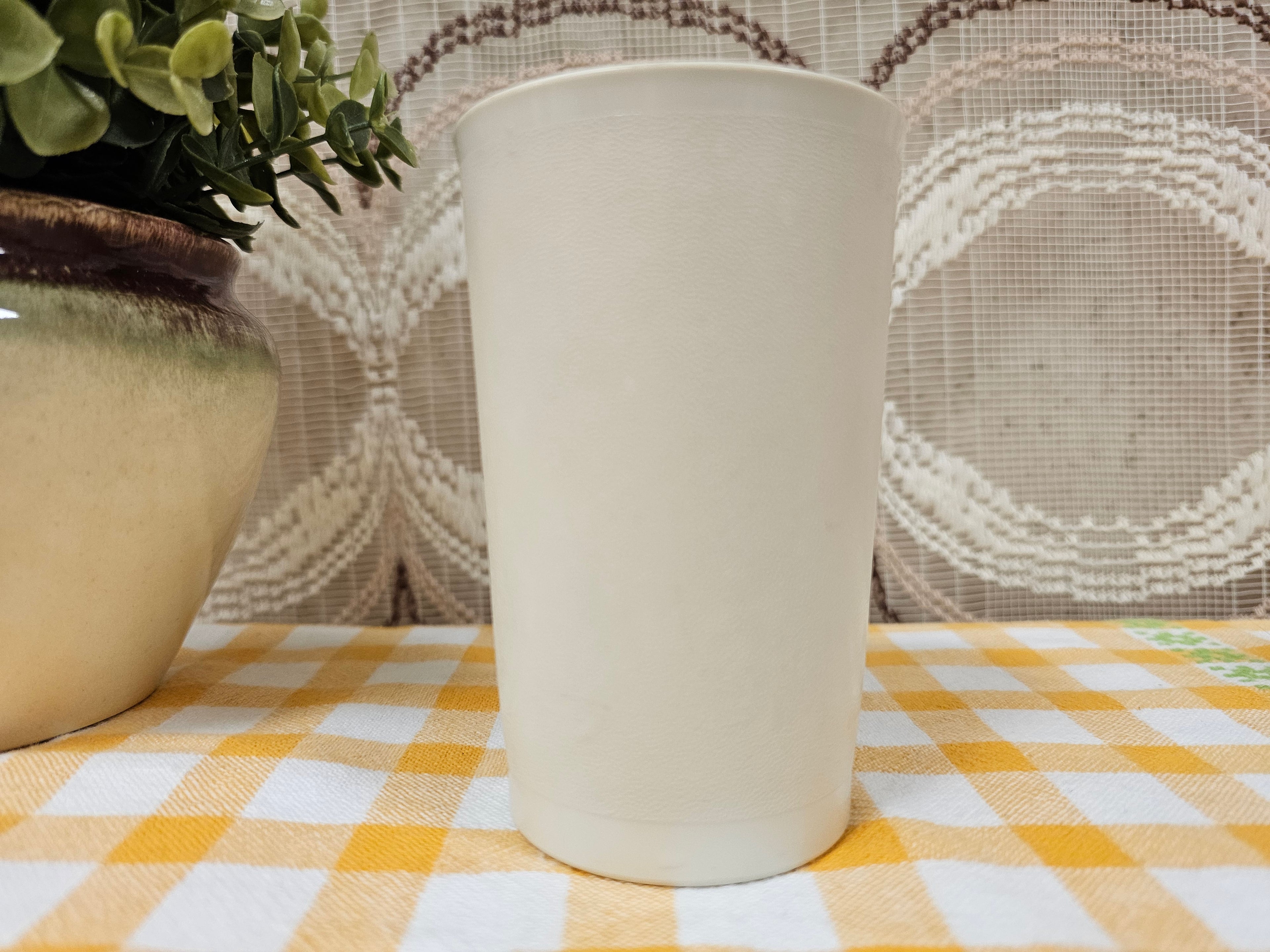 Tupperware beker creme