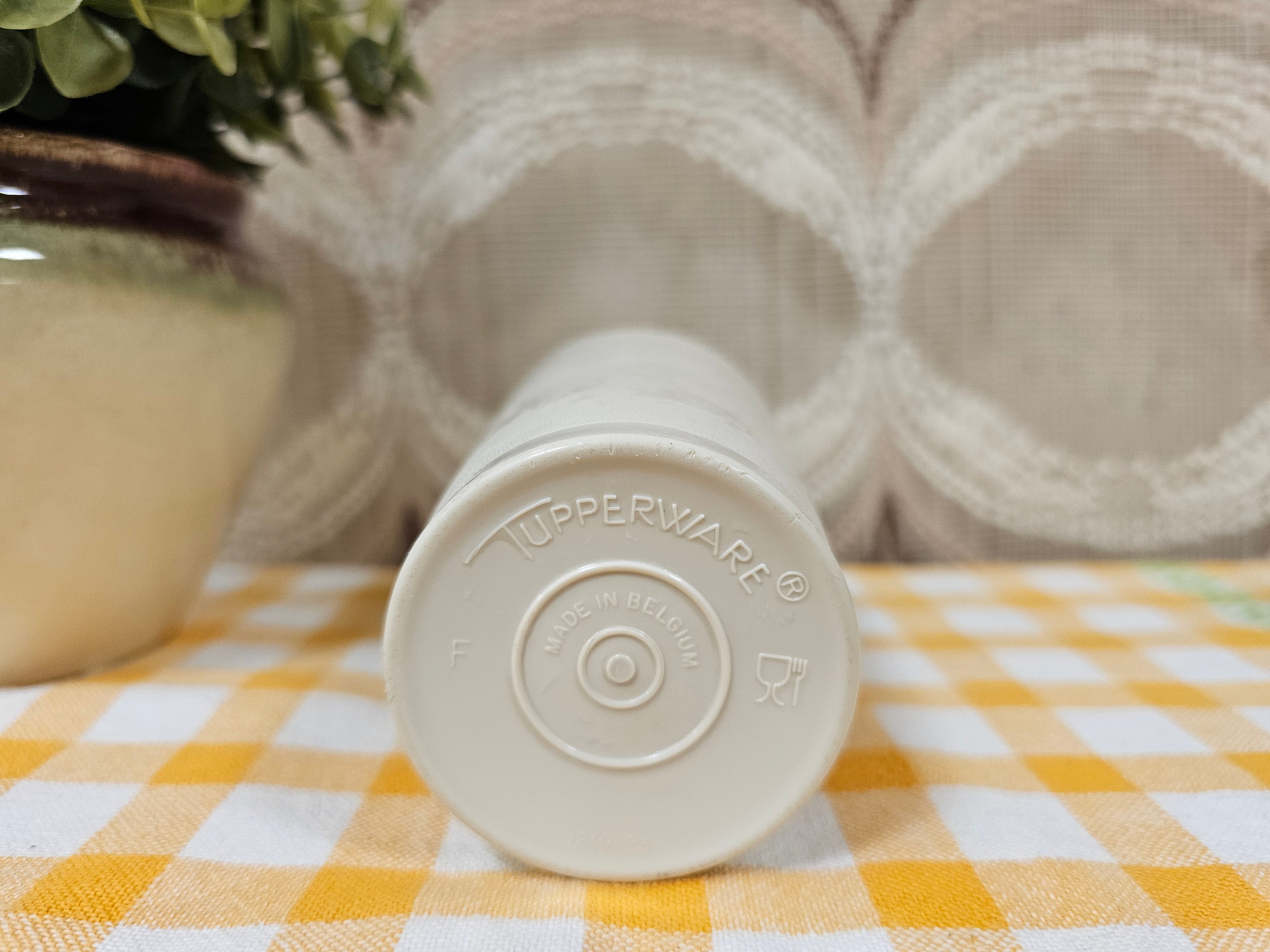 Tupperware beker creme
