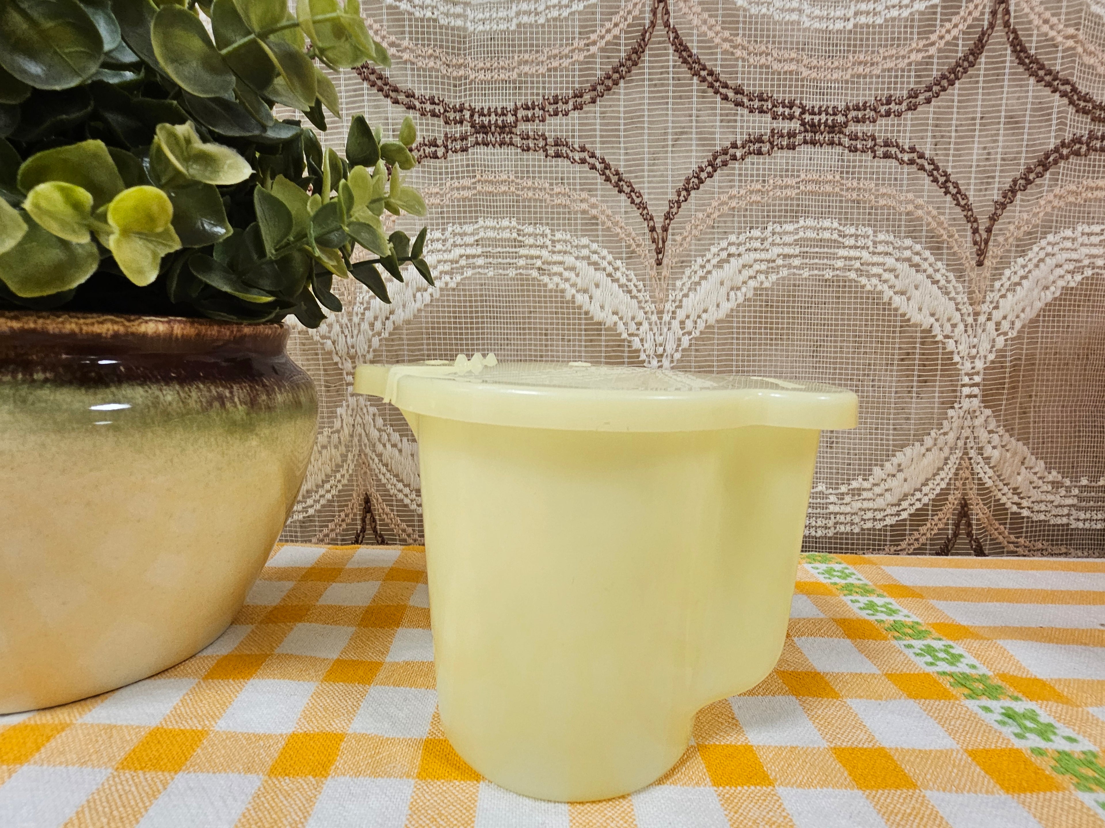 Vintage Tupperware kannetje zachtgeel