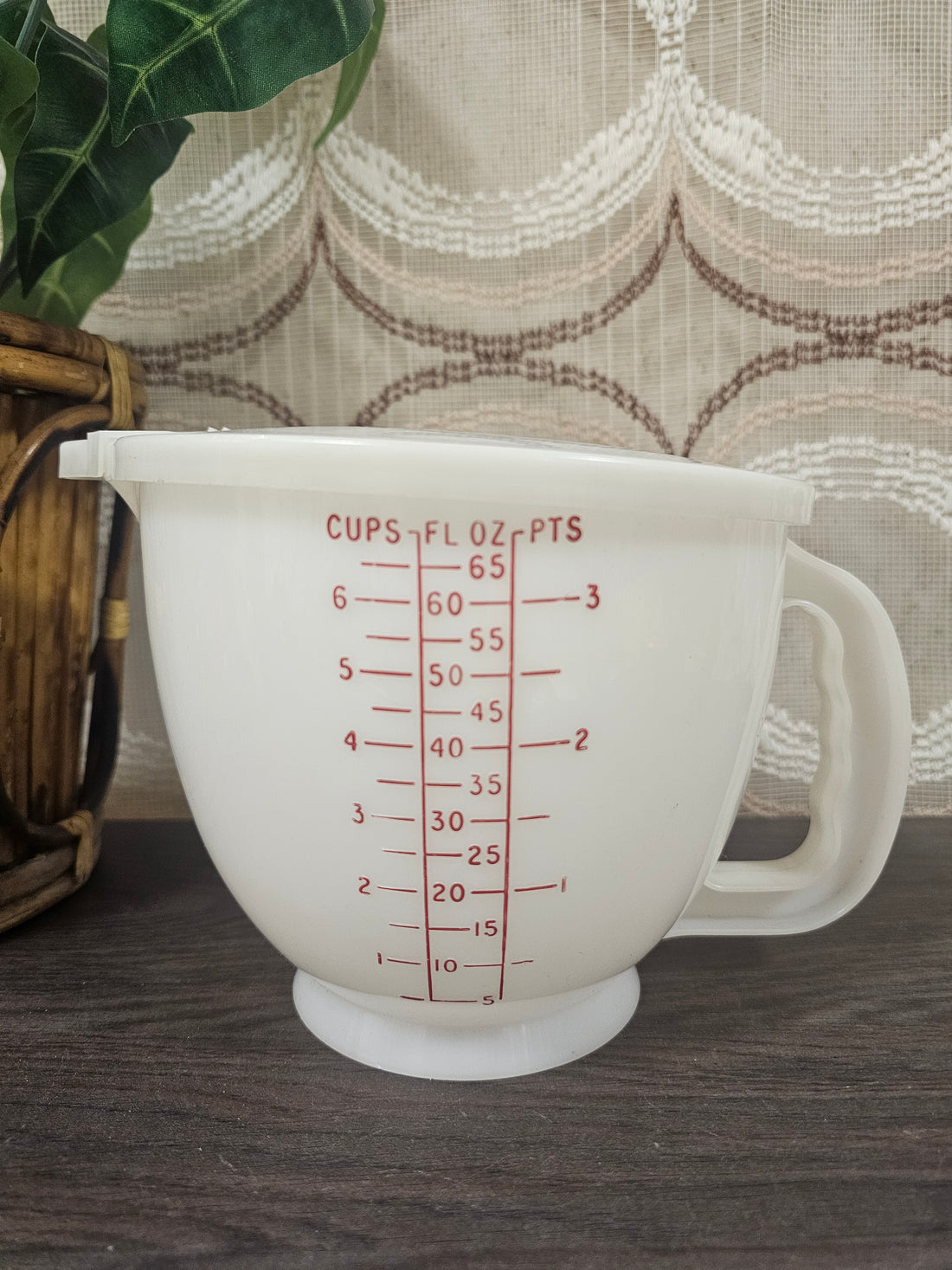 Tupperware beslagkom met deksel en schenktuit - 2 liter