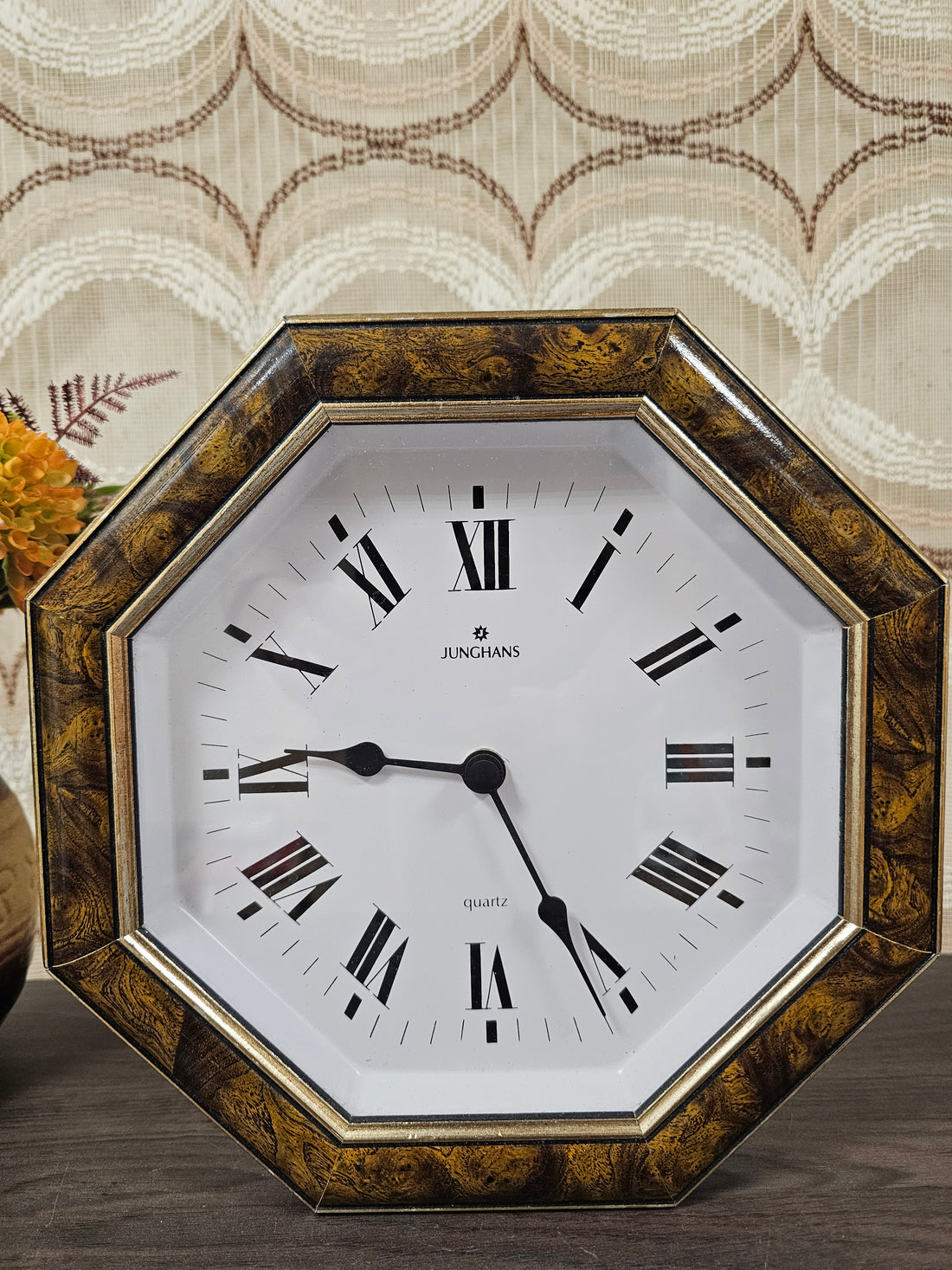 Junghans achthoekige klok analoog