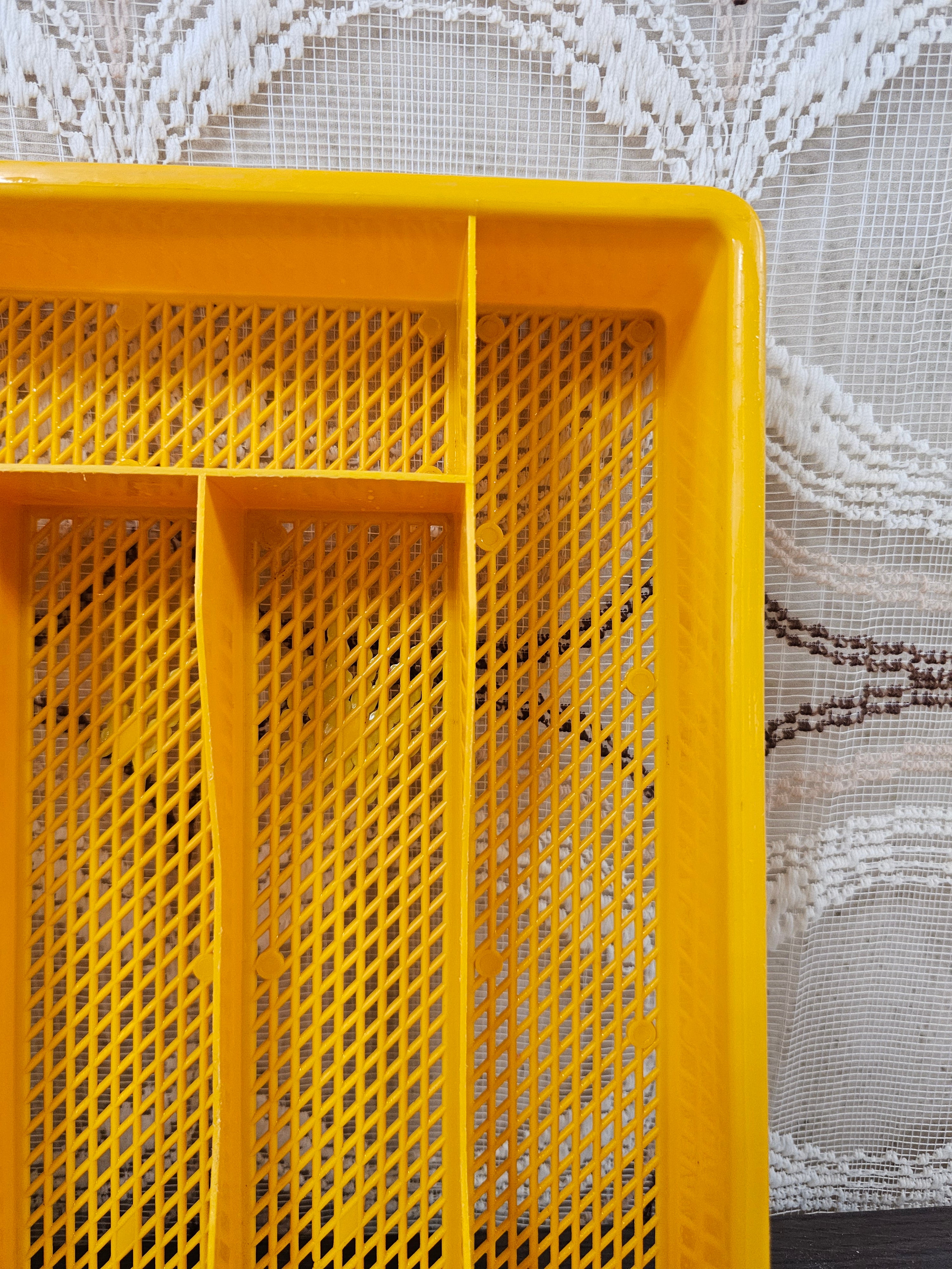 Oranje vintage kunststof bestekmand