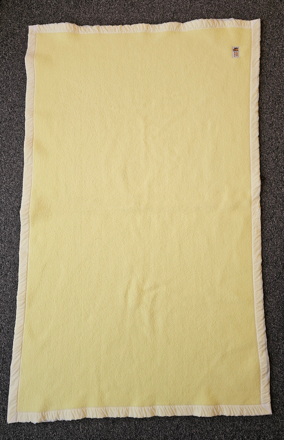 Teddy Dralon baby ledikant deken zachtgeel