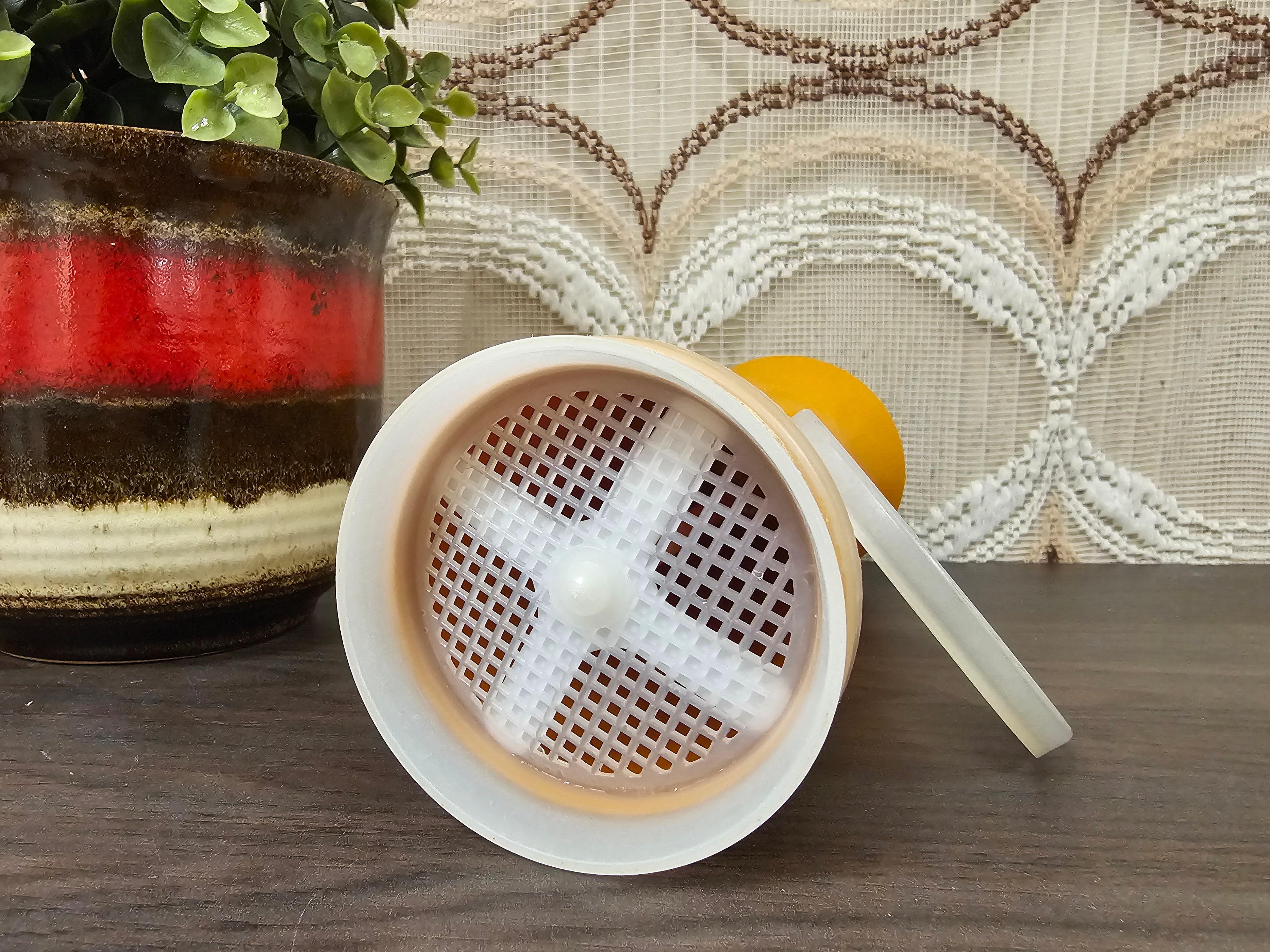 Tupperware oranje poedersuiker strooier