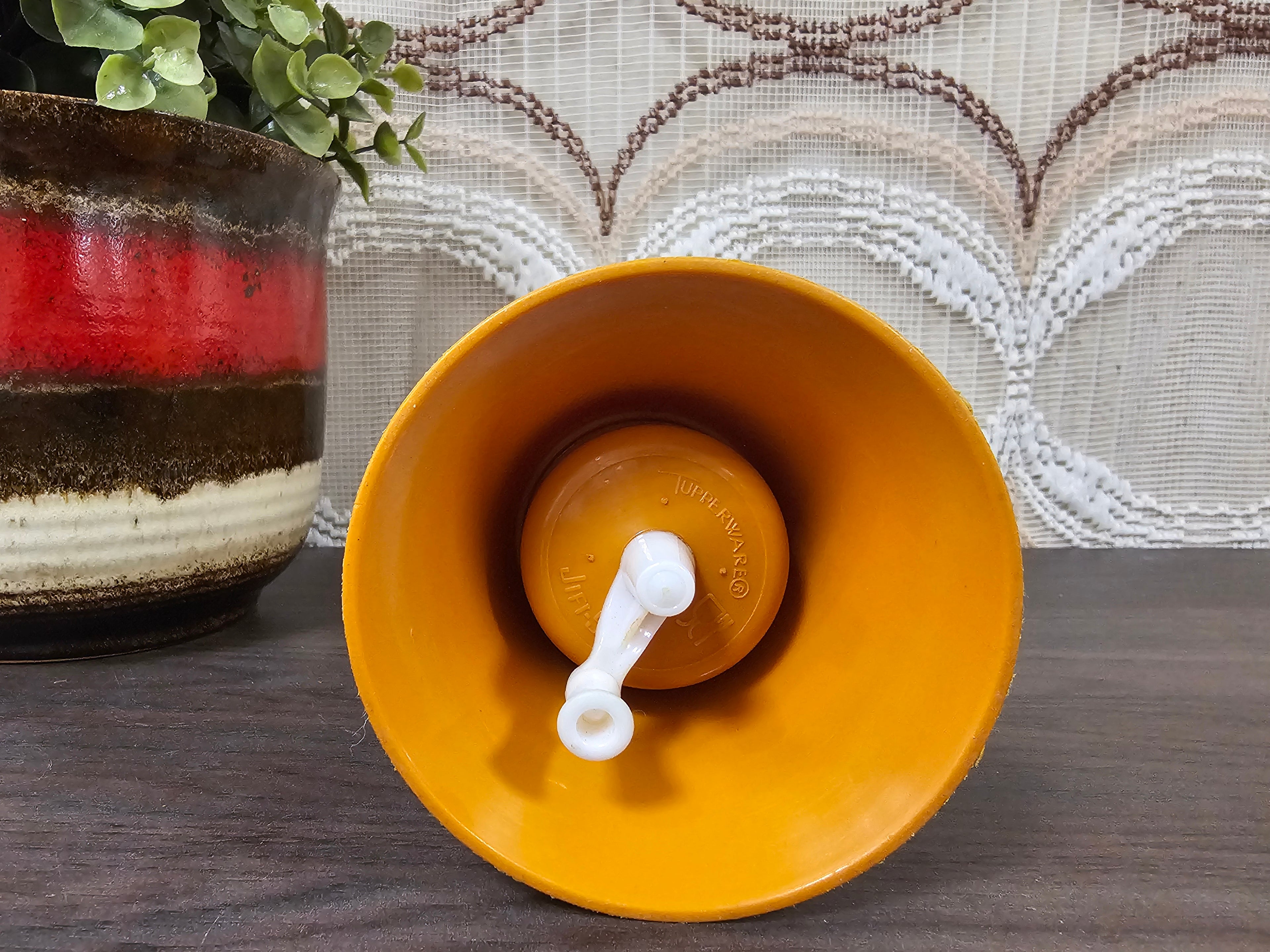 Tupperware oranje poedersuiker strooier