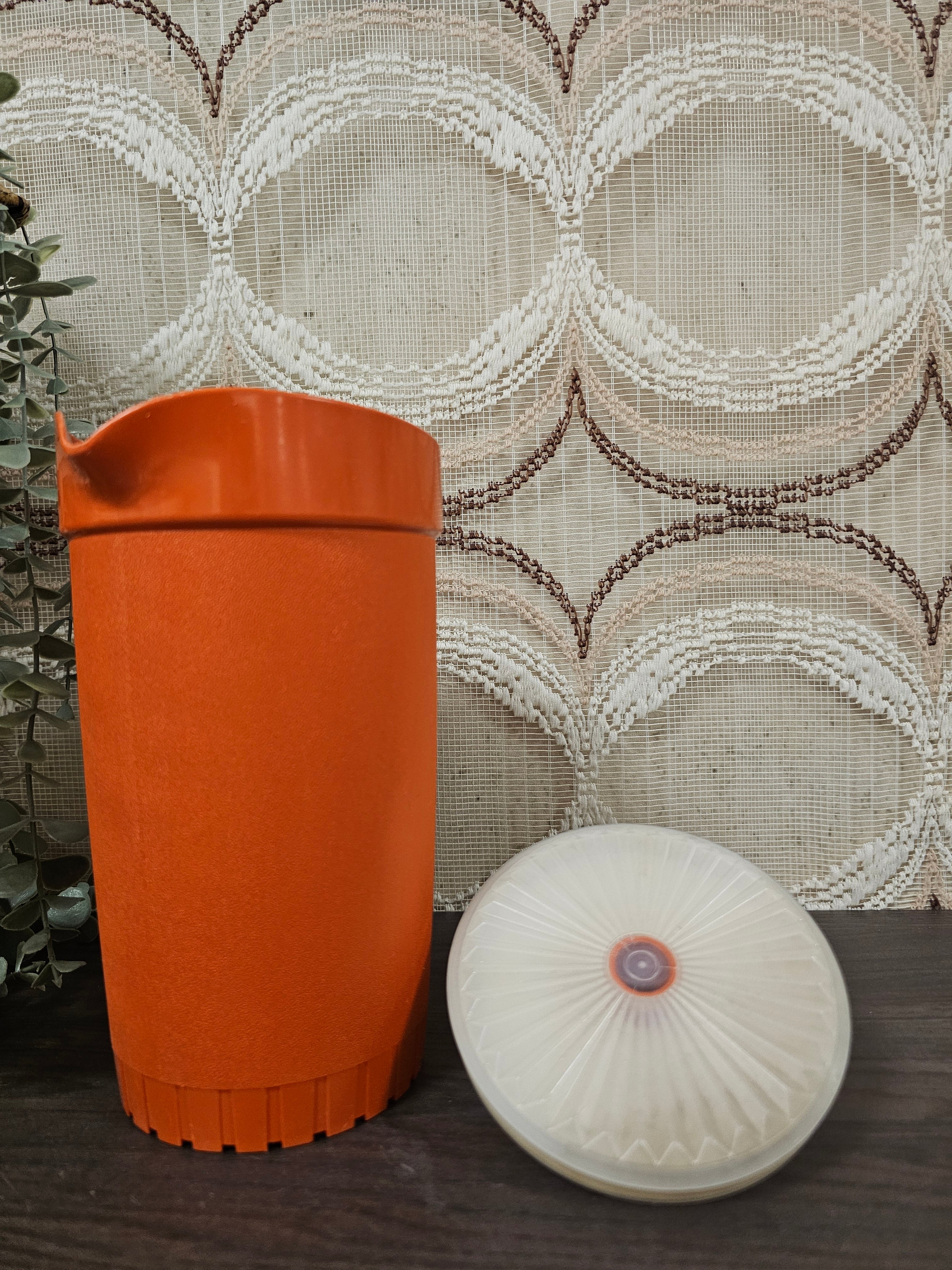 Tupperware roestbruine sap kan