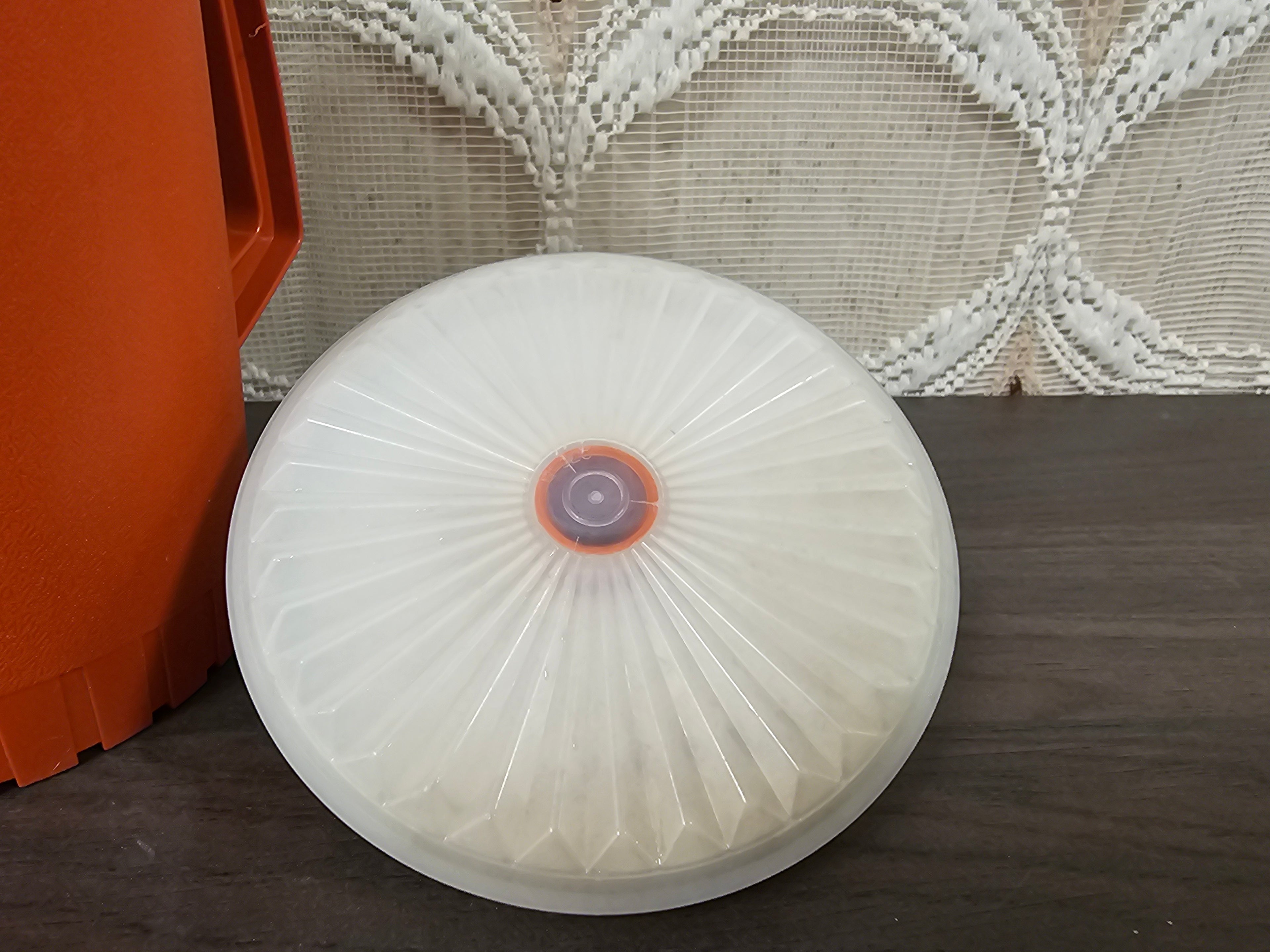 Tupperware roestbruine sap kan