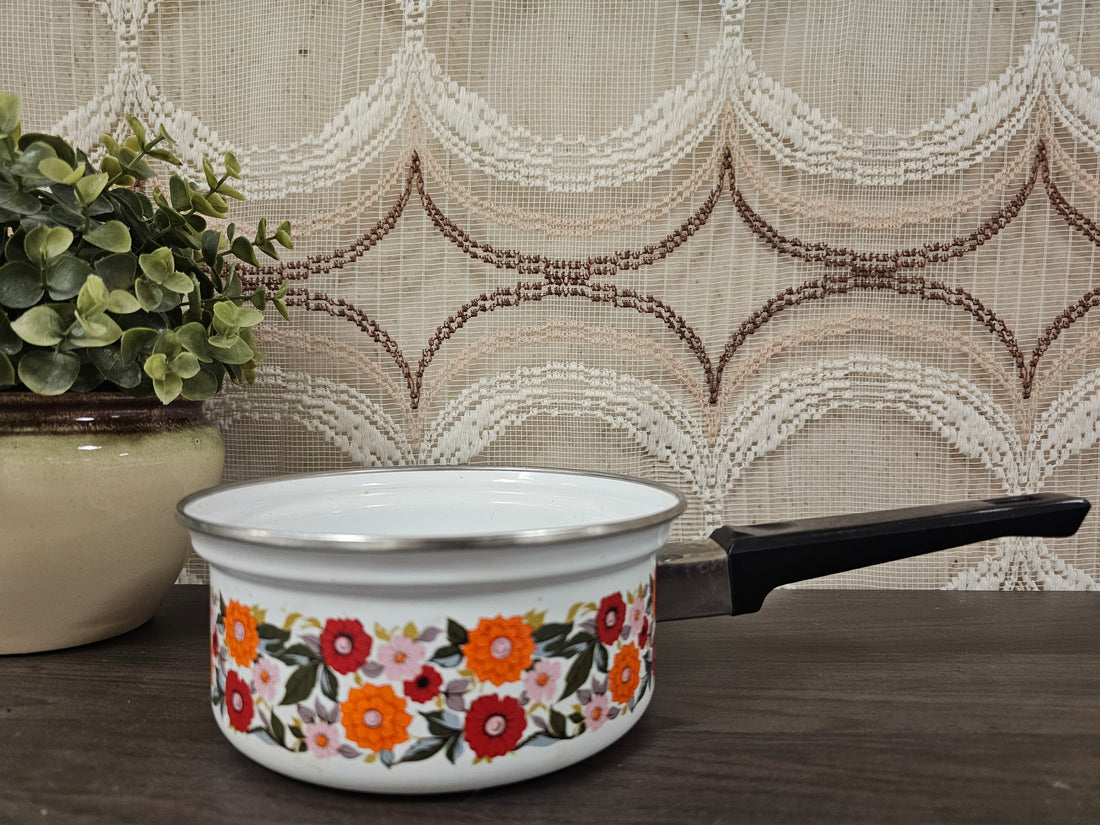 Witte vintage steelpan met bloemenprint