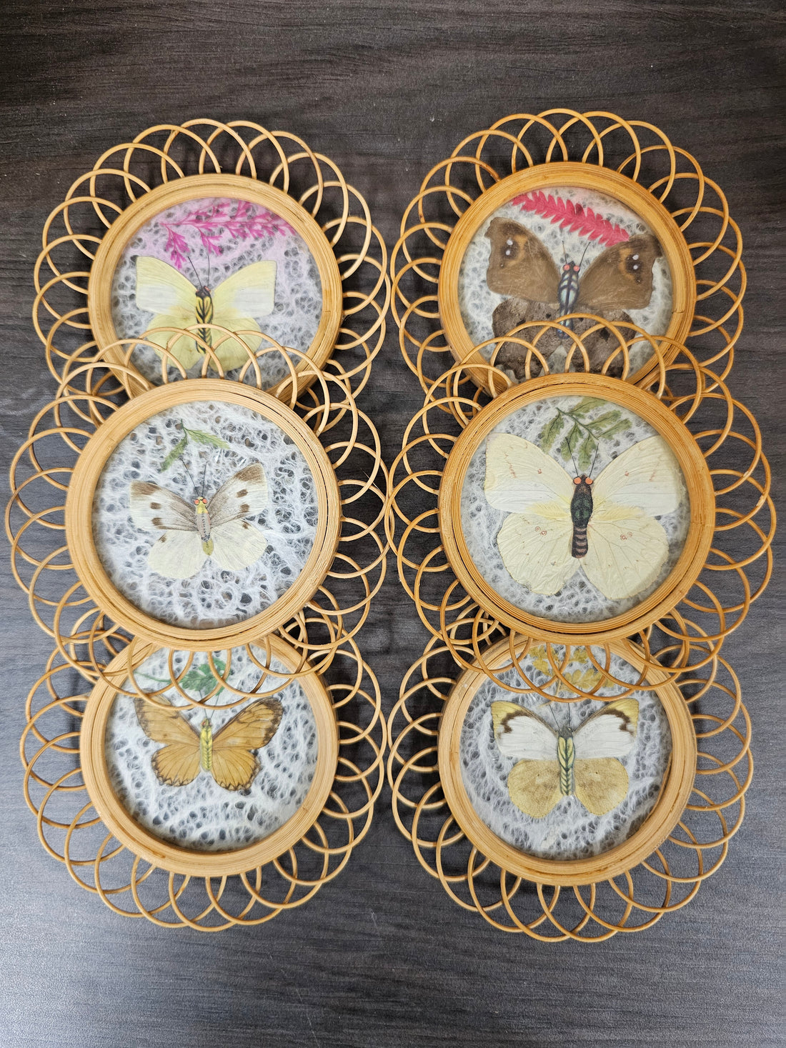 Vintage bamboe onderzetters met vlinders – set van 6 in houder