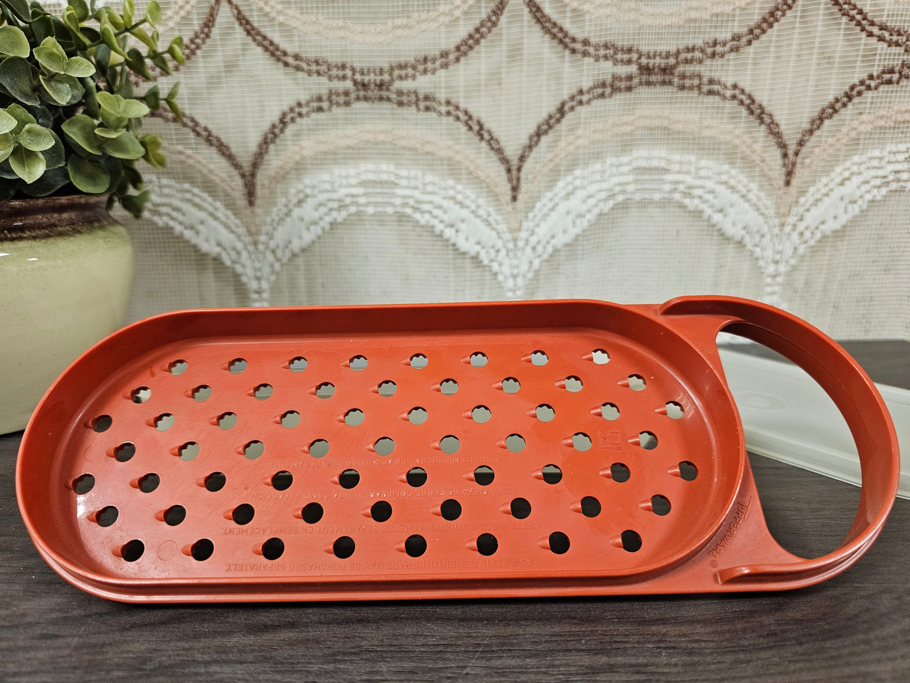 Tupperware vintage hand rasp