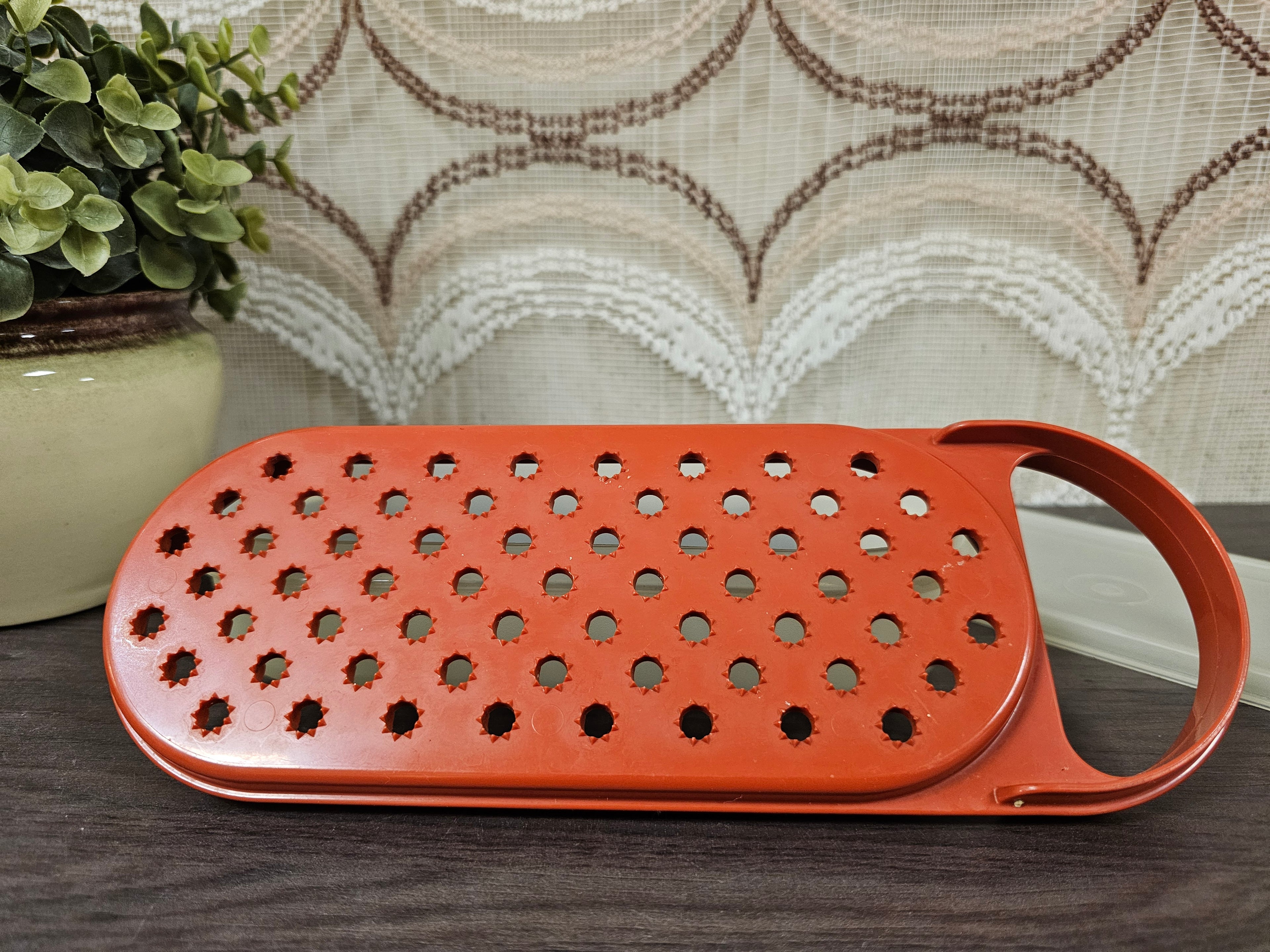 Tupperware vintage hand rasp