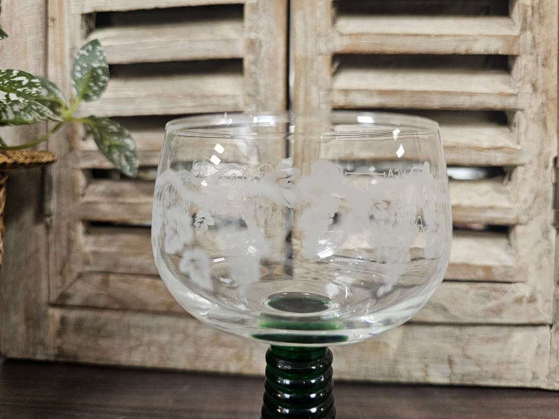 Vintage Roemer wijnglazen met druivenrank