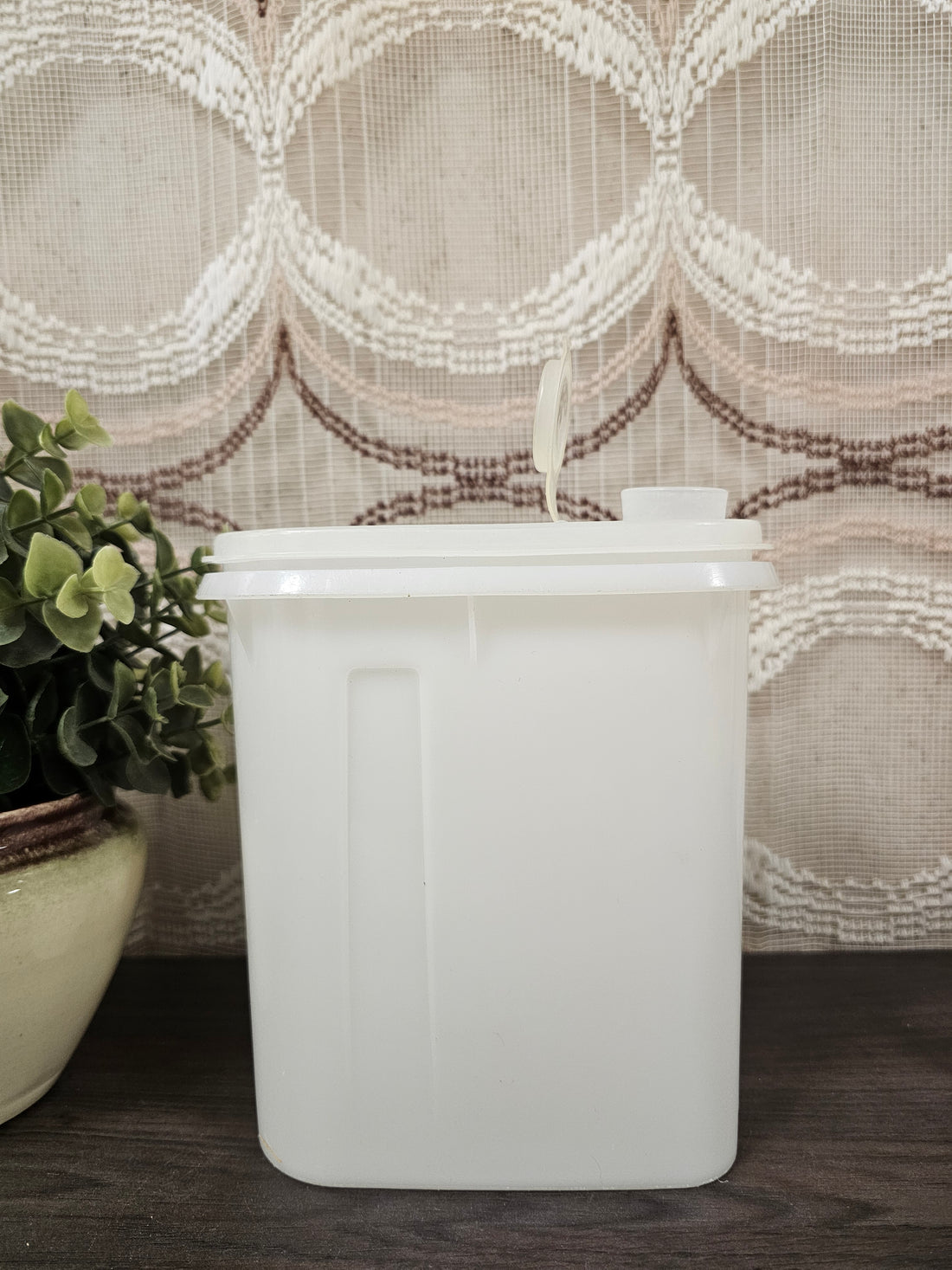 Tupperware witte voorraadbus